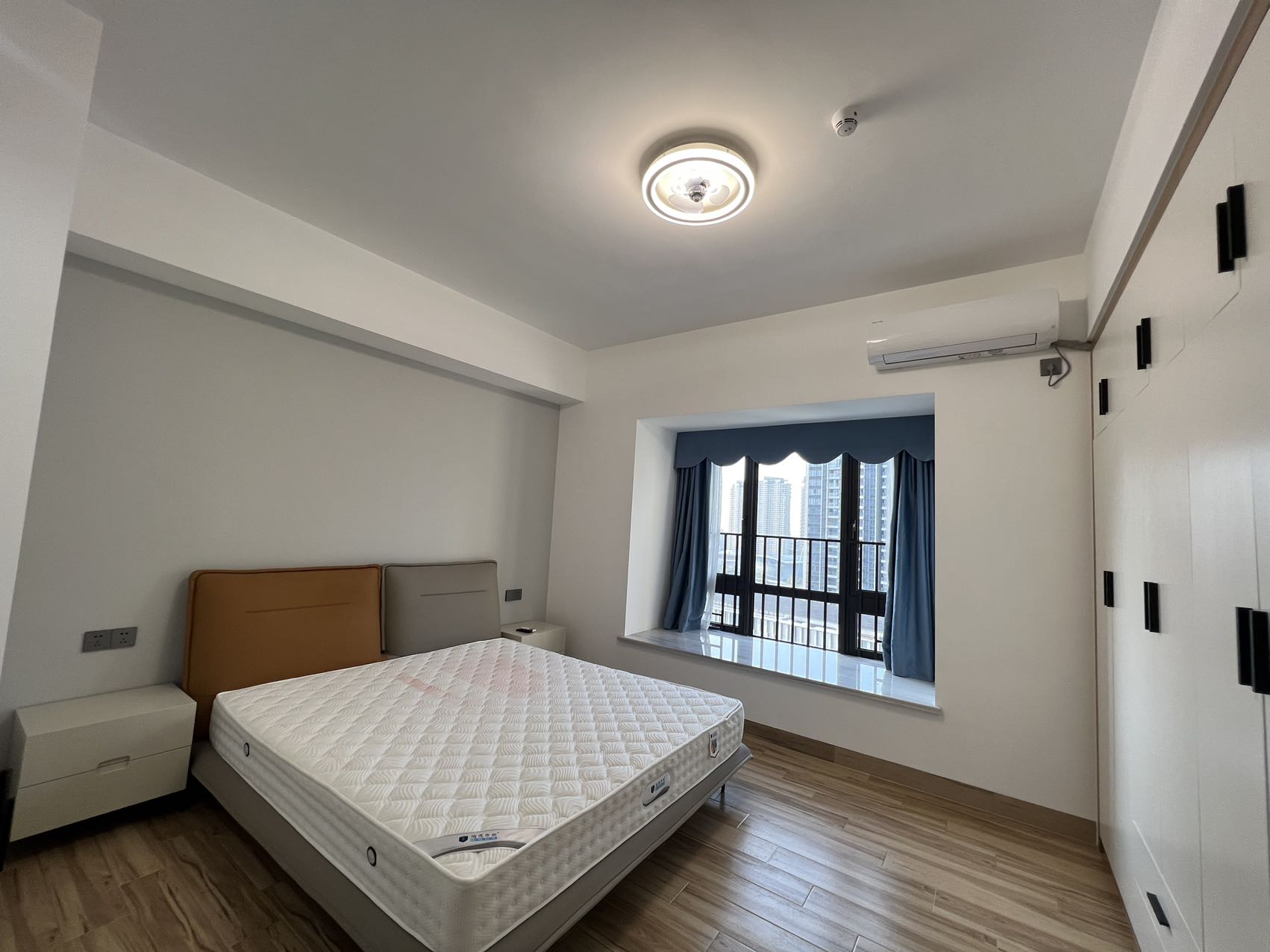 华润中心 3室2厅2卫 8000.0元/月 华润中心 3室2厅2卫 8000.0元/月室内图