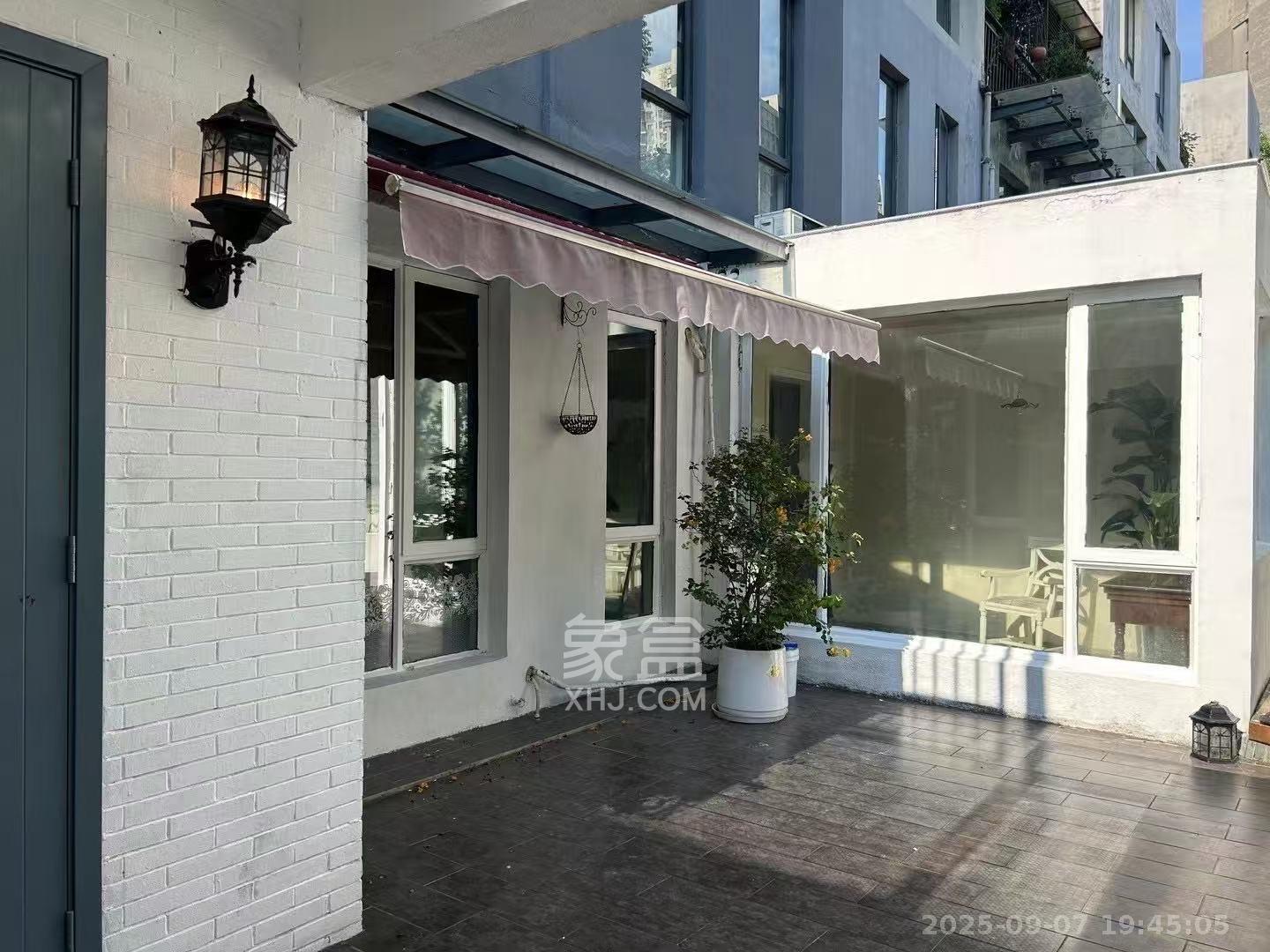 万科城  4室2厅2卫    7300.0元/月室内图