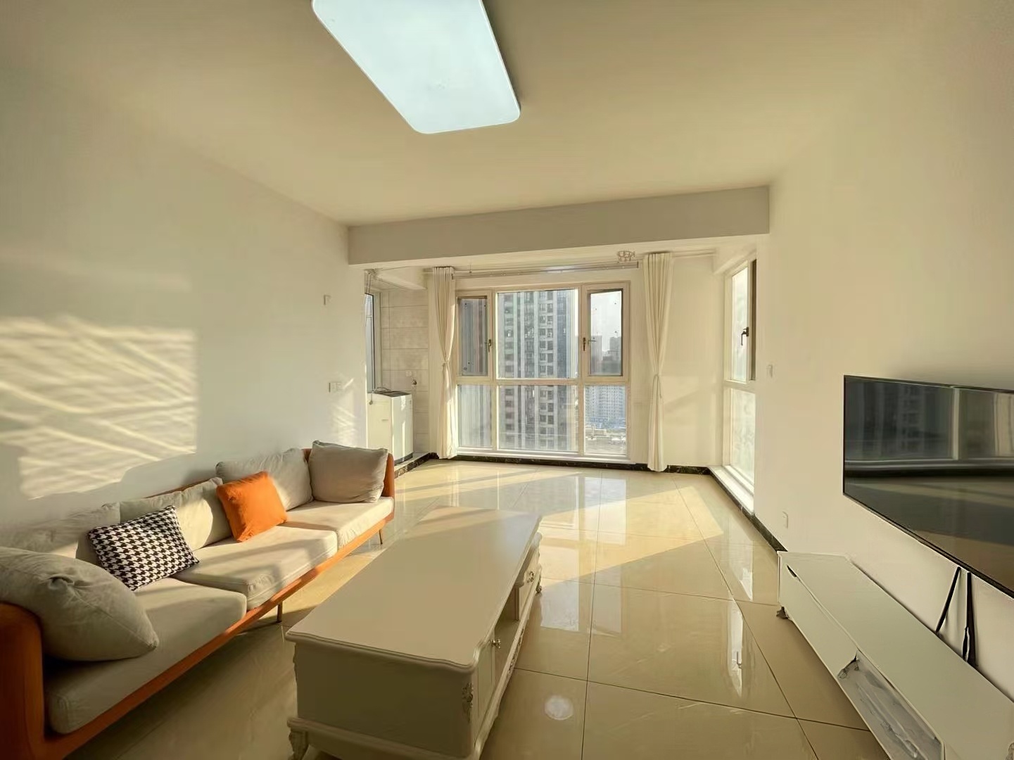 中交中央公园D1区  3室2厅2卫    2700.0元/月 中交中央公园D1区  3室2厅2卫    2700.0元/月户型图