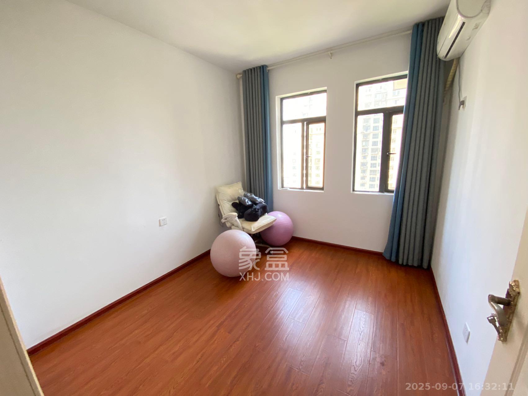 悦湖山  4室2厅2卫    2600.0元/月室内图