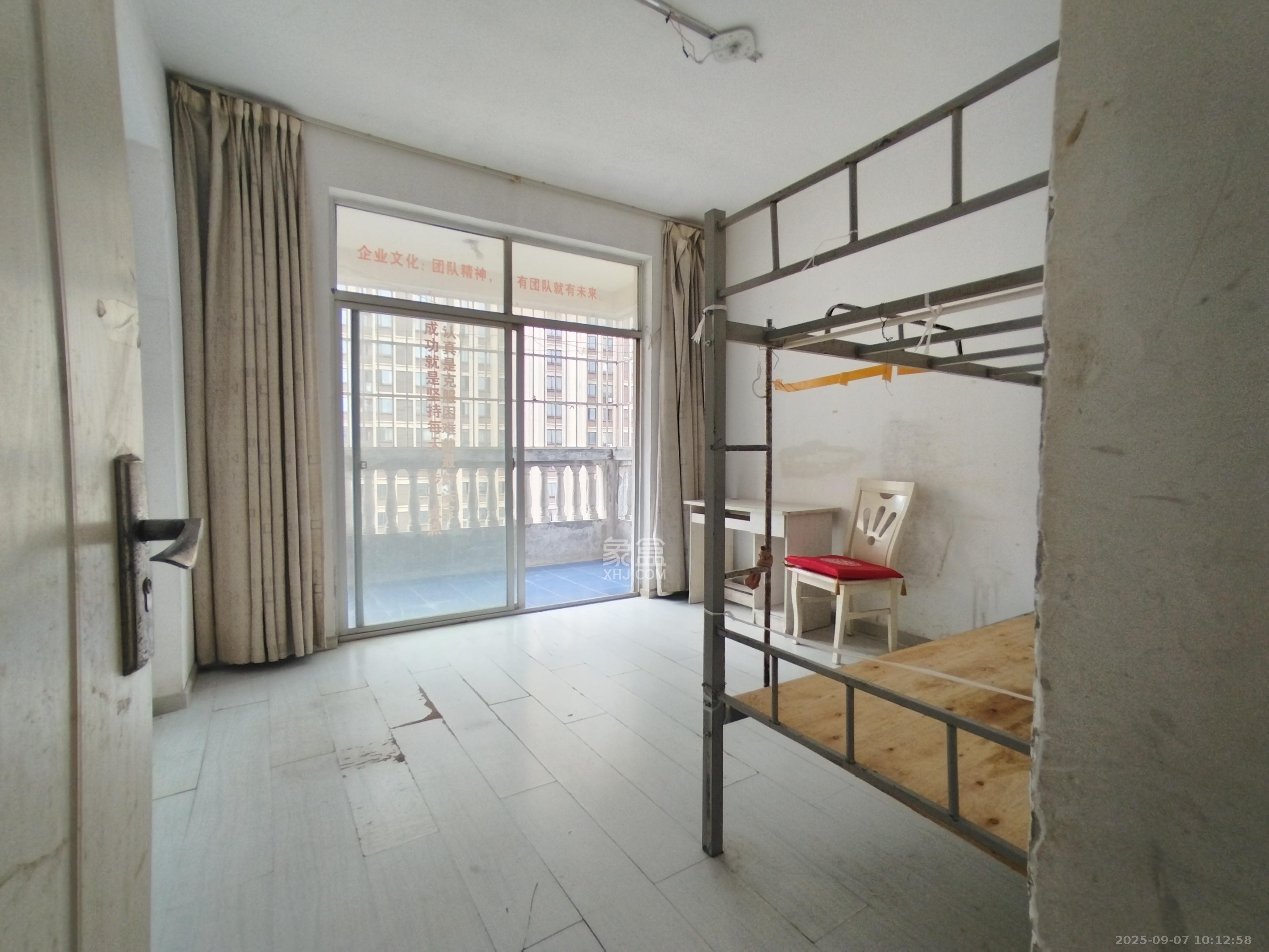 香海西岸 3室2厅1卫 2000.0元/月 香海西岸 3室2厅1卫 2000.0元/月室内图