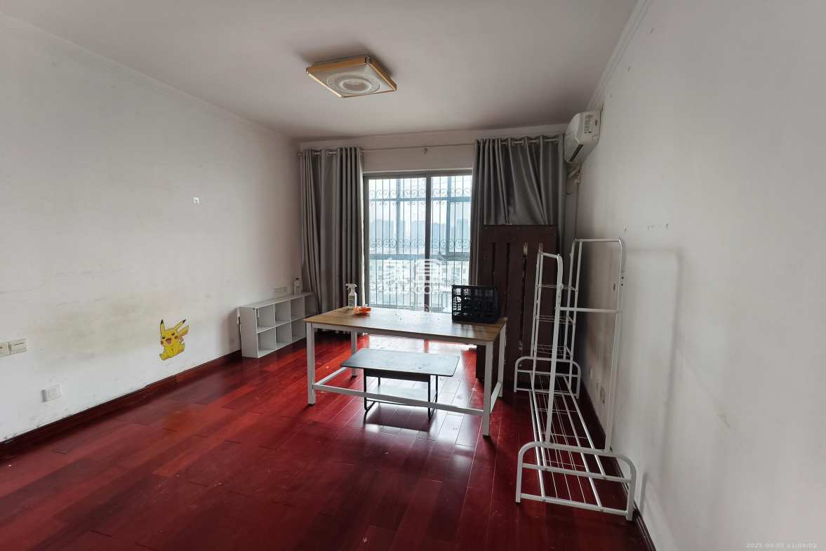 阳光100二期  3室2厅2卫    2500.0元/月 阳光100二期  3室2厅2卫    2500.0元/月室内图