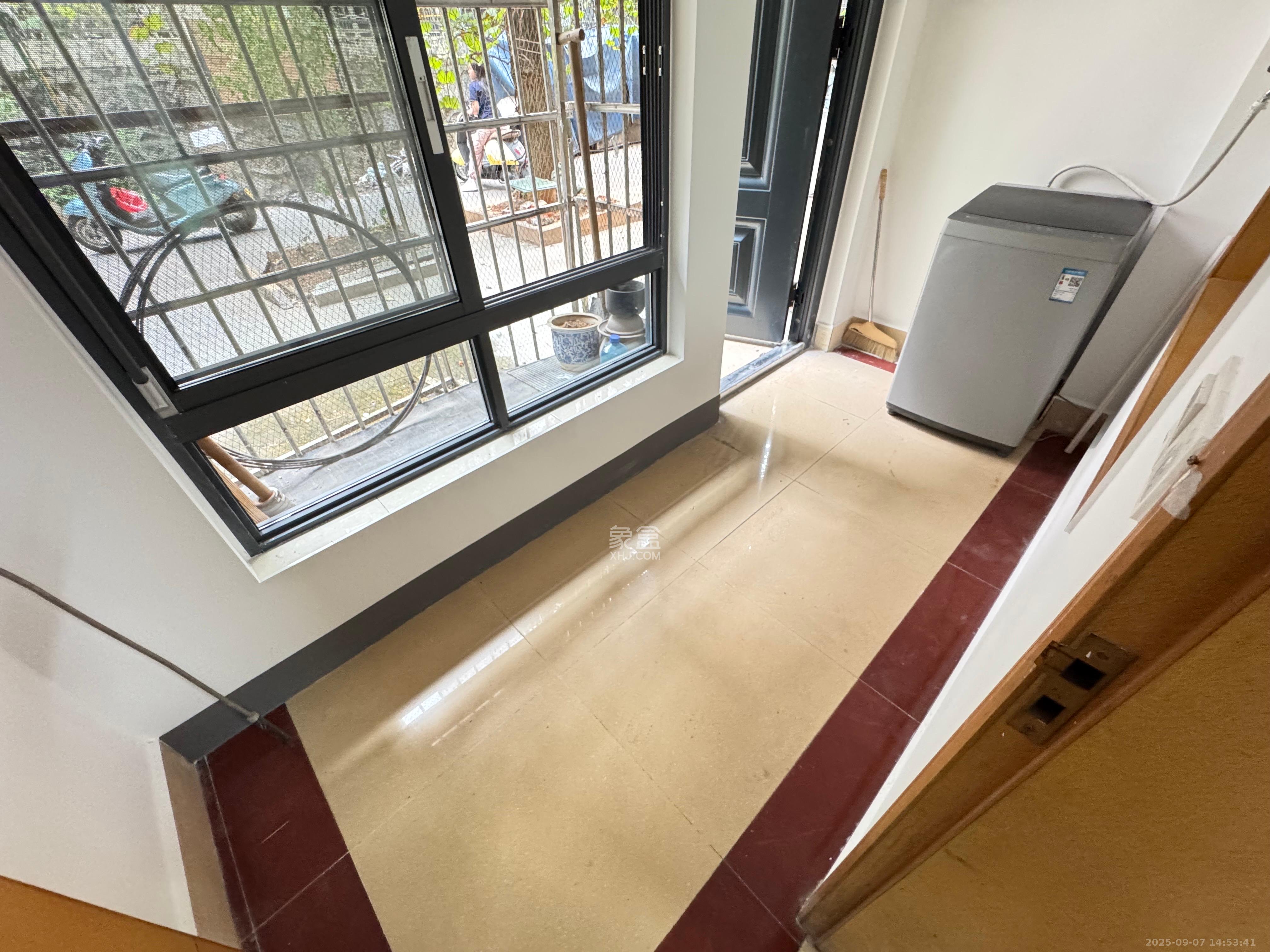 红旗区二片  2室1厅1卫    1700.0元/月室内图