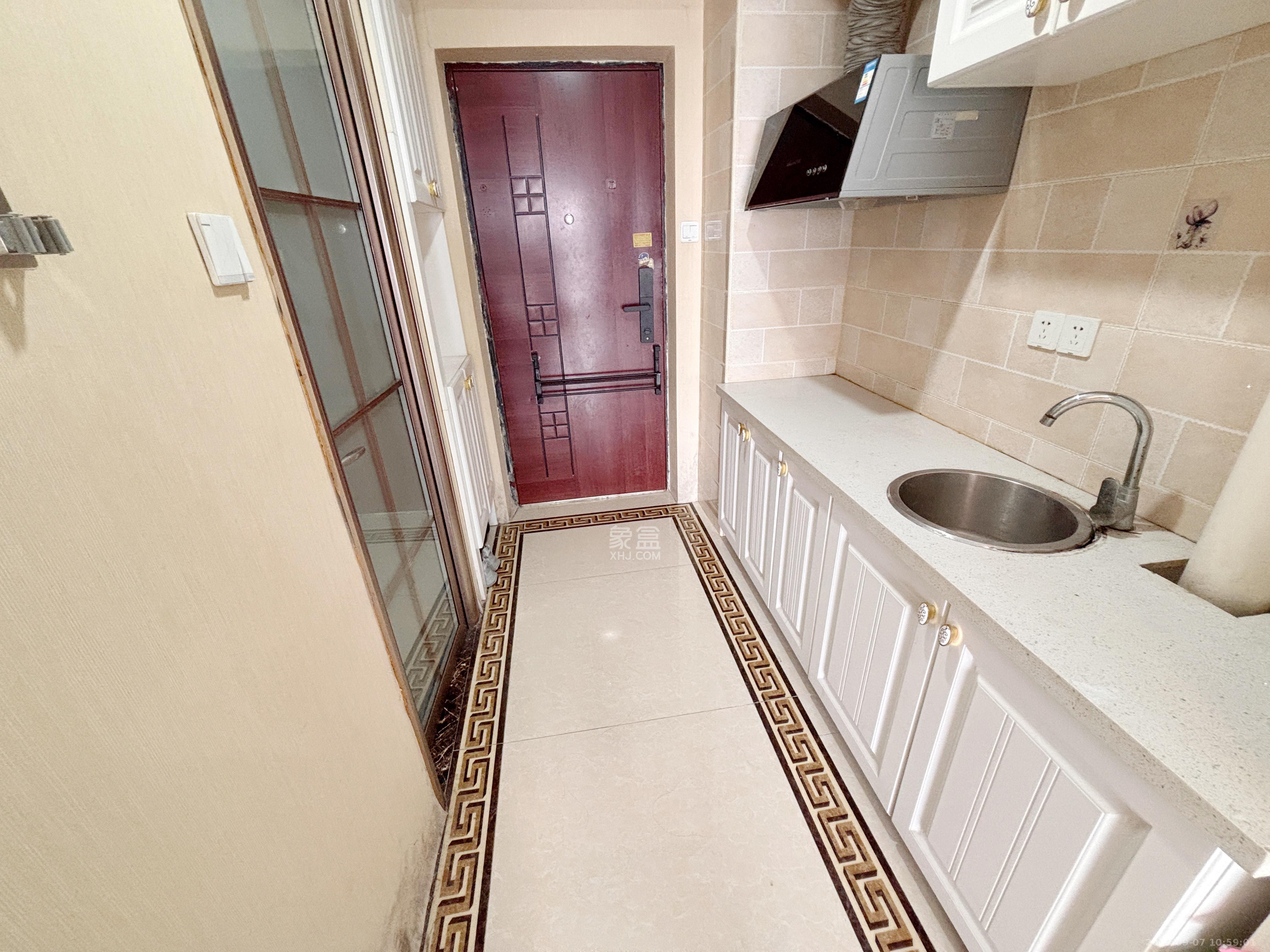 华润五彩城  1室1厅1卫    1350.0元/月 华润五彩城  1室1厅1卫    1350.0元/月室内图