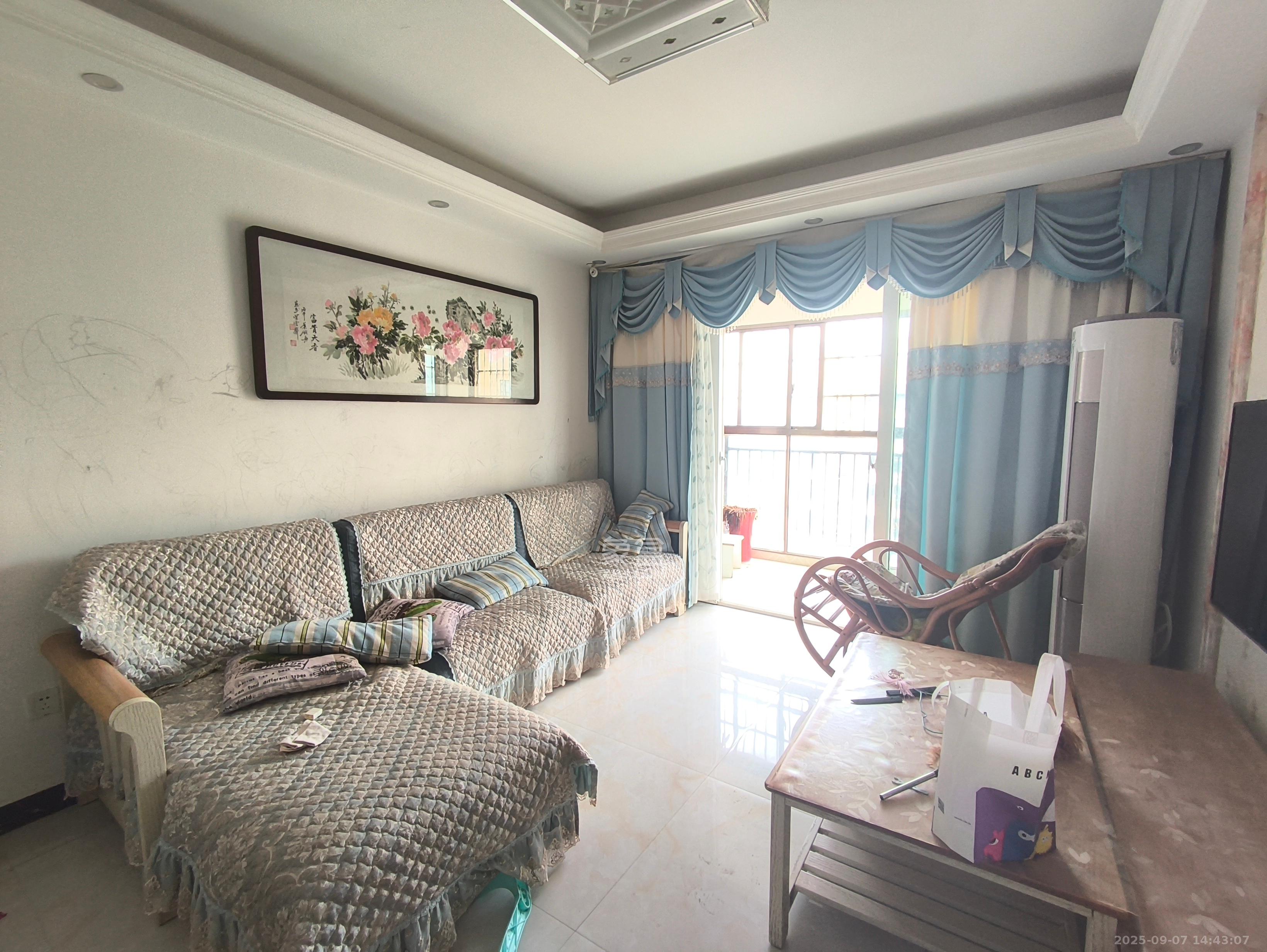 米兰春天 3室2厅1卫 1800.0元/月 米兰春天 3室2厅1卫 1800.0元/月室内图