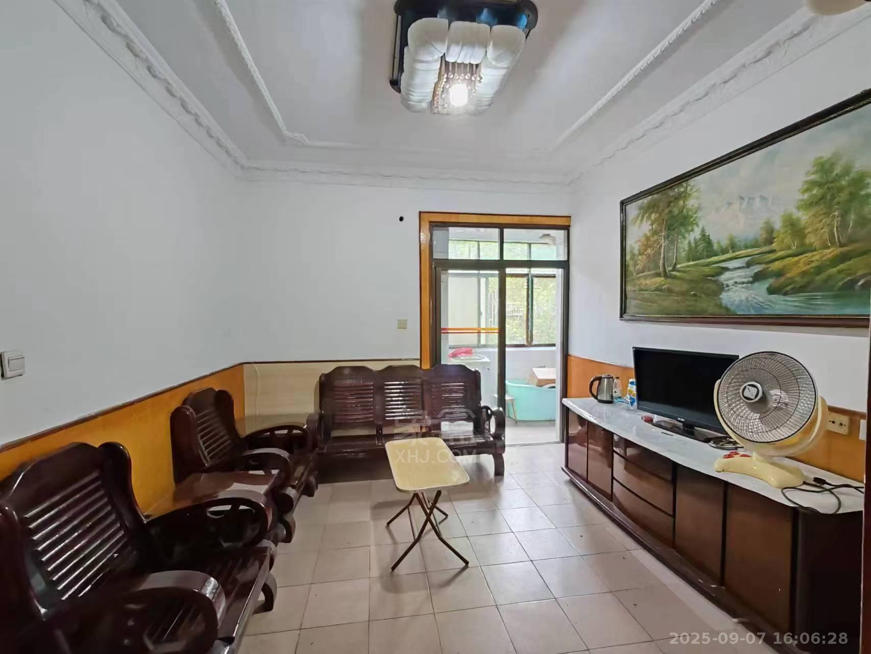 银馨家园(贺家土电厂生活区)  2室1厅1卫    900.0元/月 银馨家园(贺家土电厂生活区)  2室1厅1卫    900.0元/月