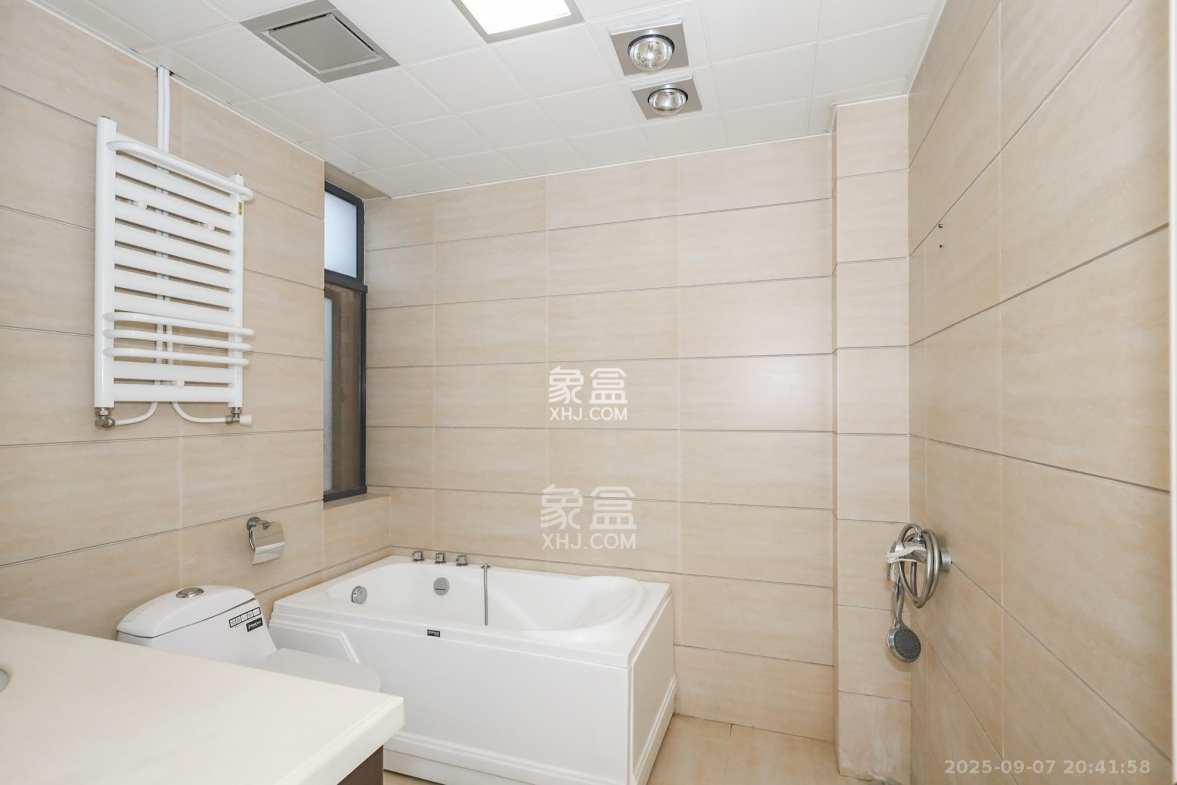 八方小区D区 4室2厅2卫 368.0万 八方小区D区 4室2厅2卫 368.0万卫生间