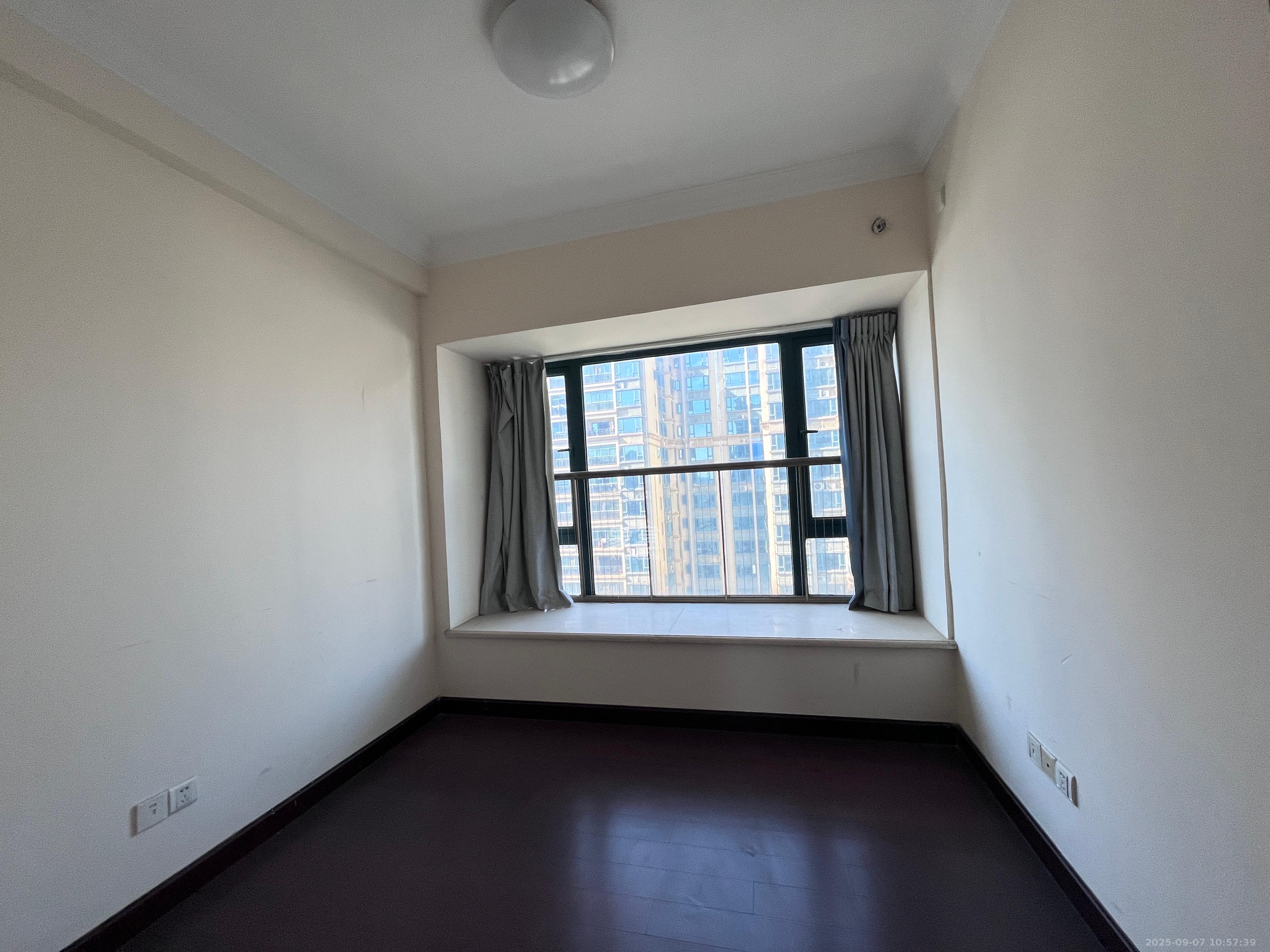 恒大绿洲 3室1厅1卫 2300.0元/月 恒大绿洲 3室1厅1卫 2300.0元/月室内图