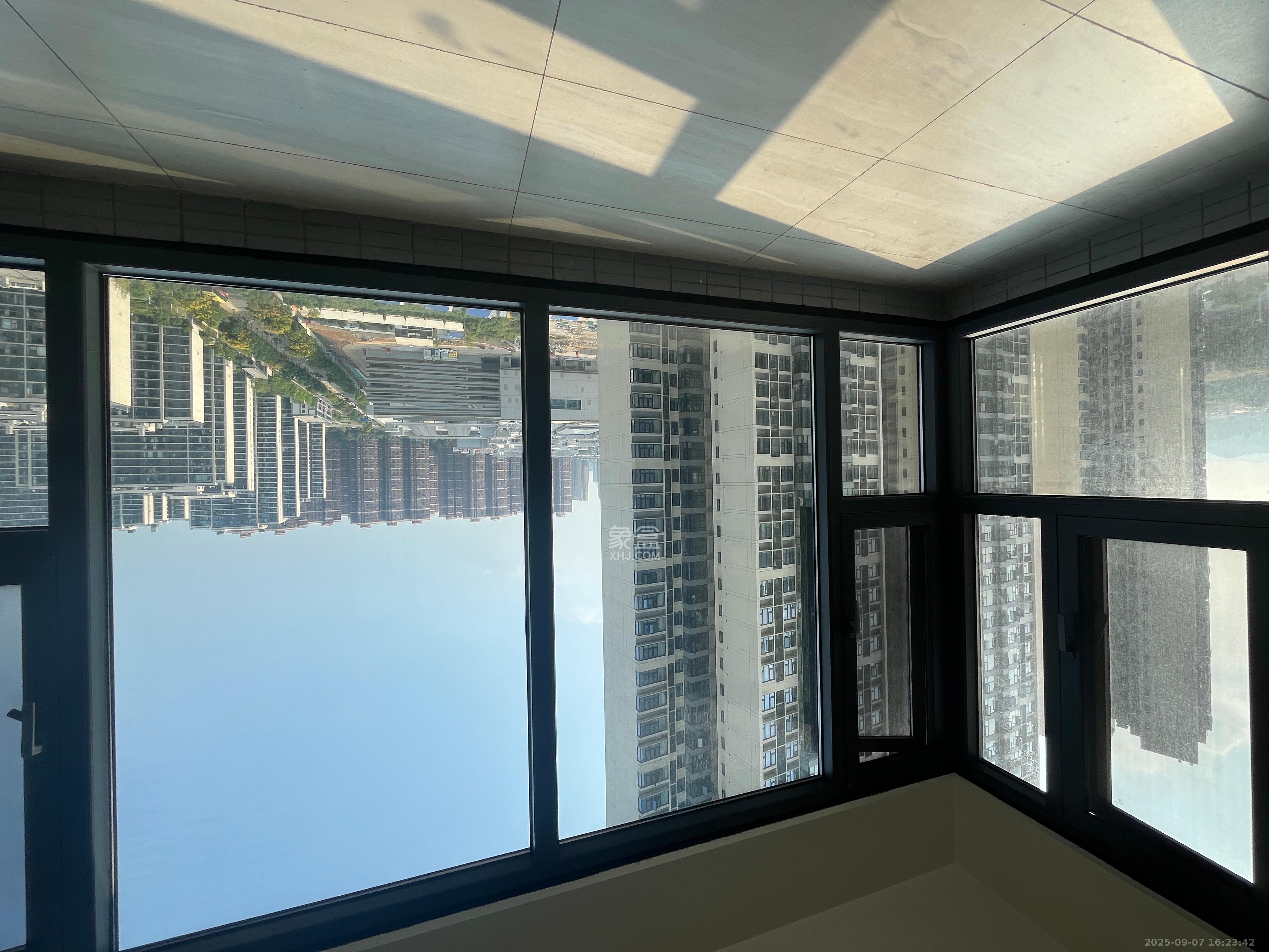 时代年华  4室2厅2卫    2600.0元/月室内图