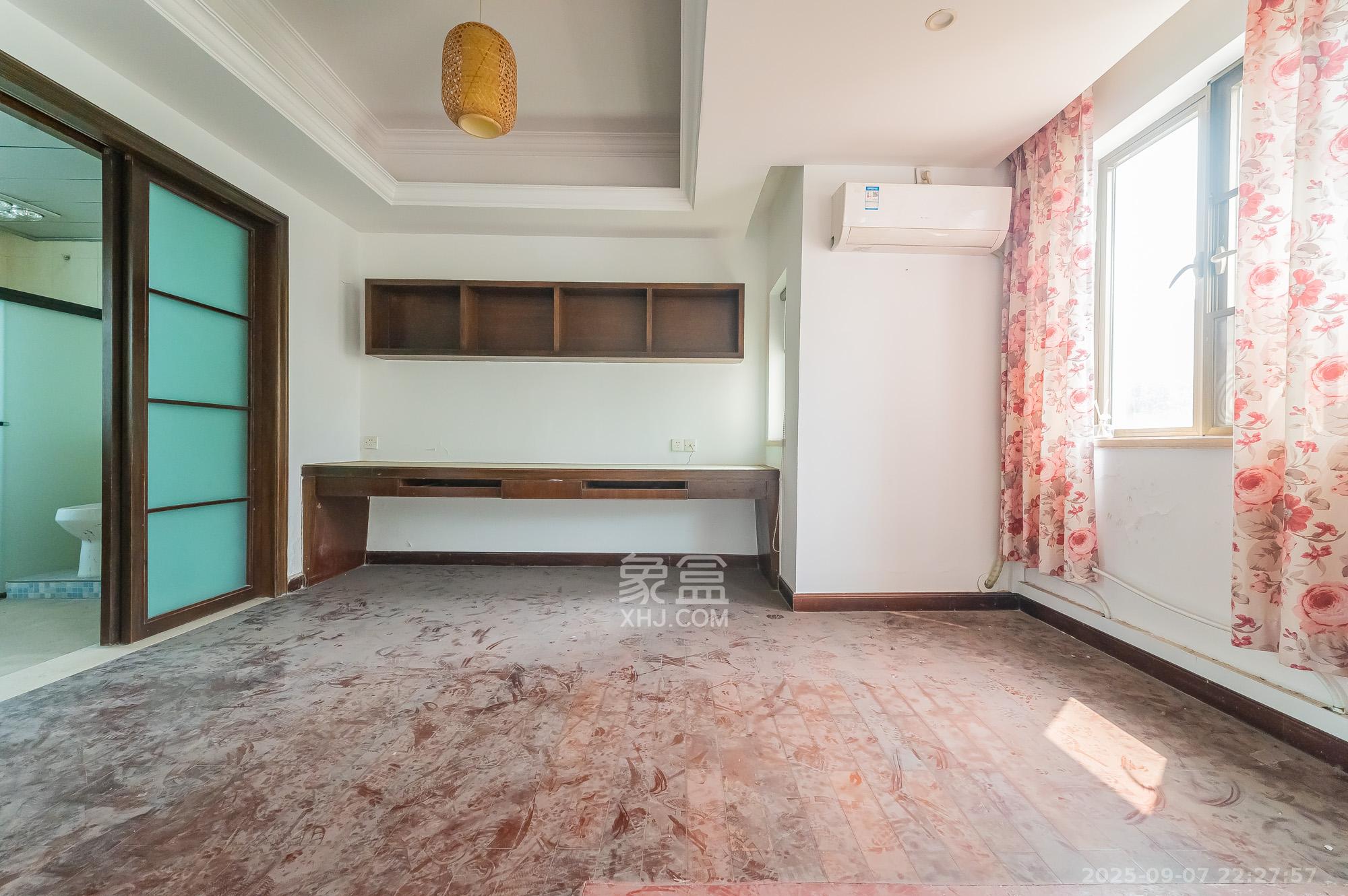 碧桂园威尼斯城  5室2厅4卫    435.0万 碧桂园威尼斯城  5室2厅4卫    435.0万卧室