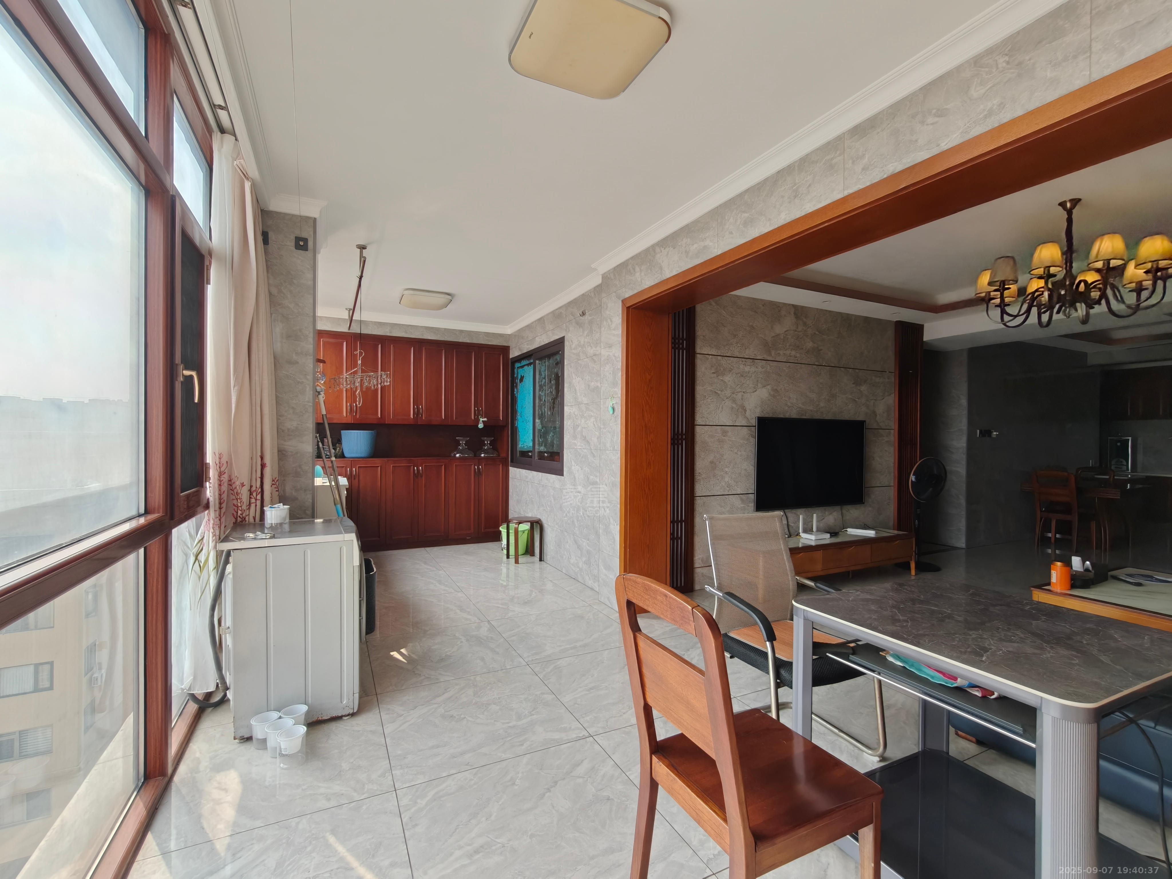 奥园养生城 4室2厅2卫 3000.0元/月 奥园养生城 4室2厅2卫 3000.0元/月室内图