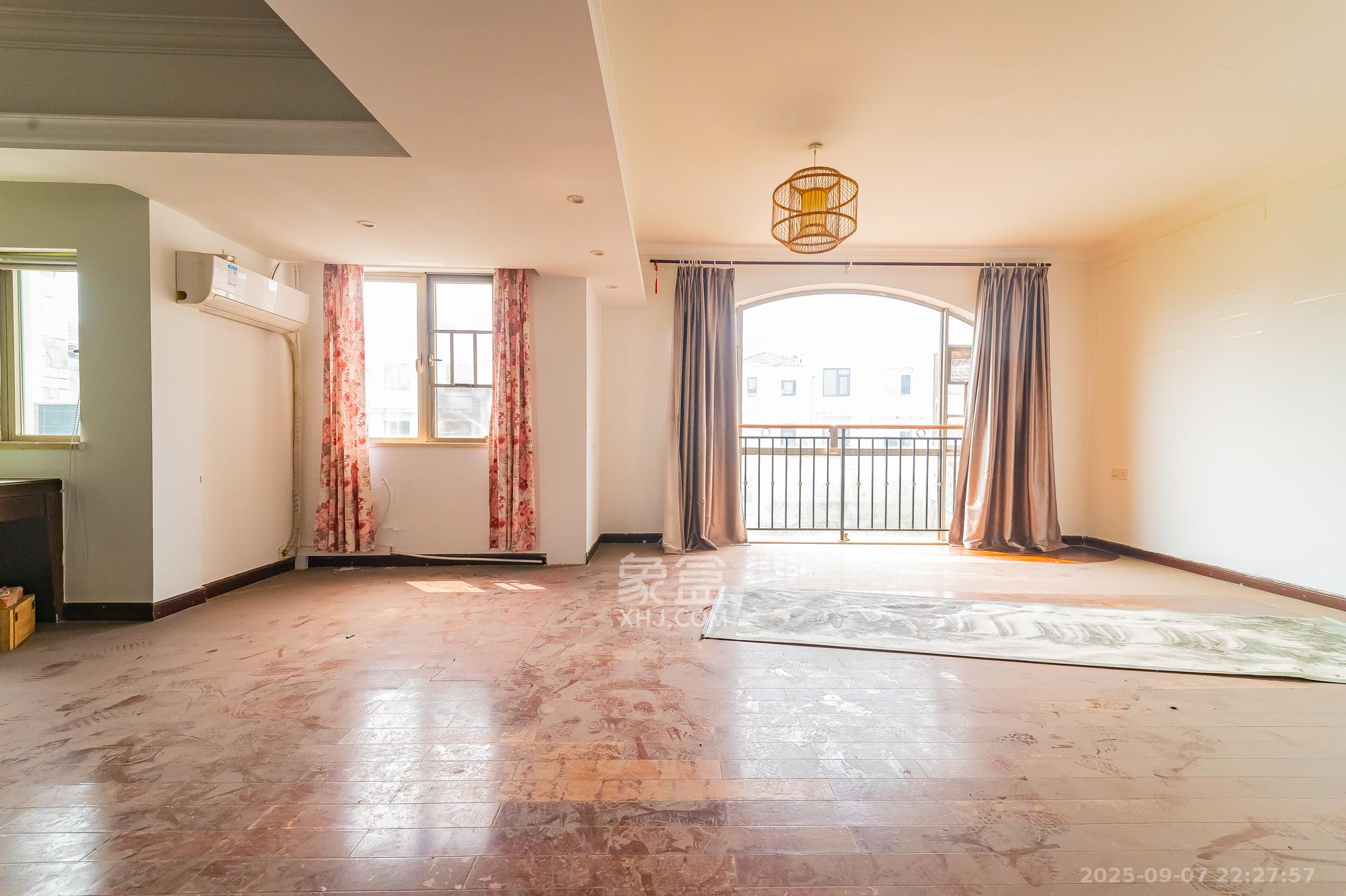 碧桂园威尼斯城  5室2厅4卫    435.0万 碧桂园威尼斯城  5室2厅4卫    435.0万卧室