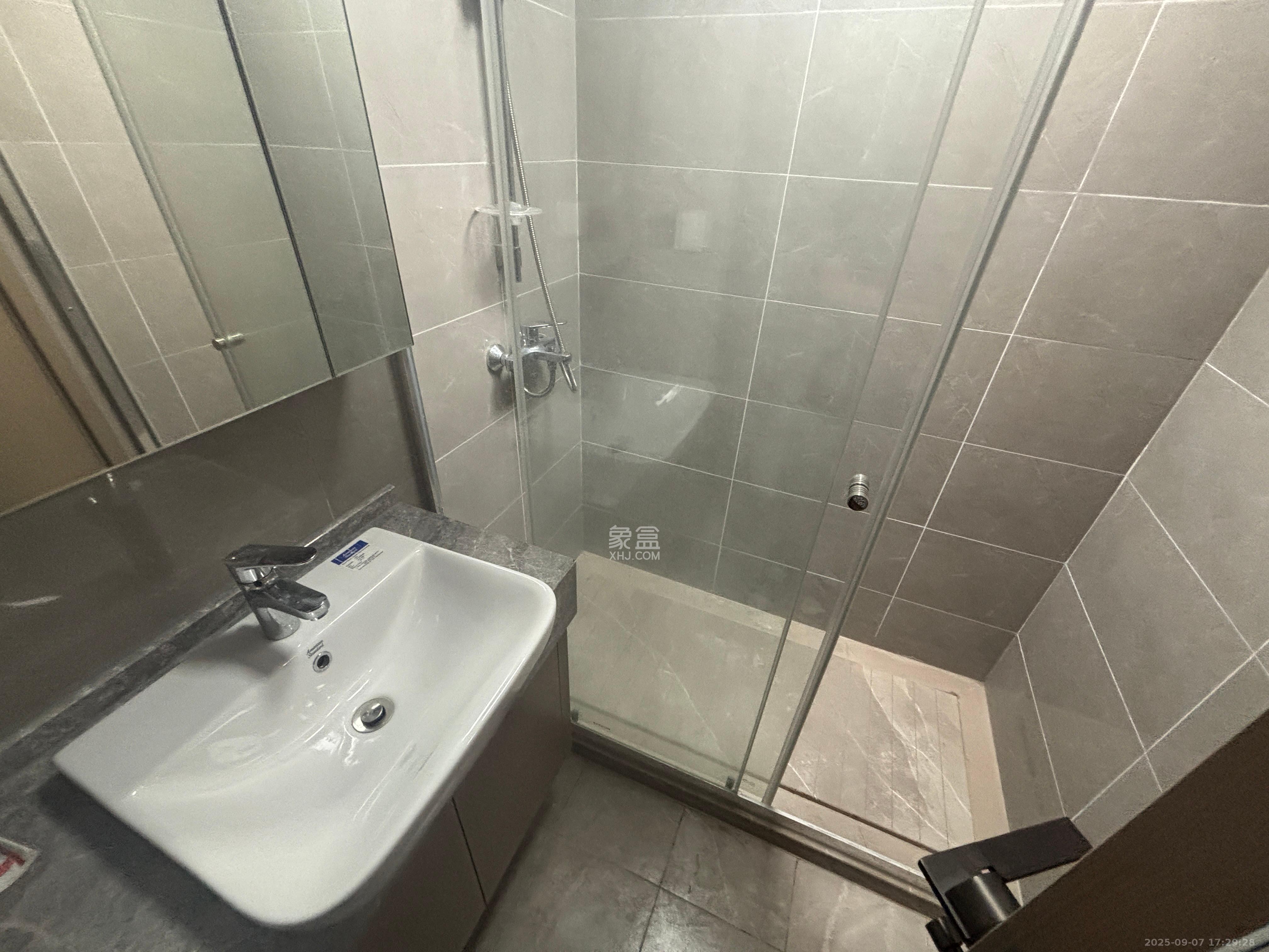 中建宝铂公馆 1室1厅1卫 1800.0元/月 中建宝铂公馆 1室1厅1卫 1800.0元/月室内图