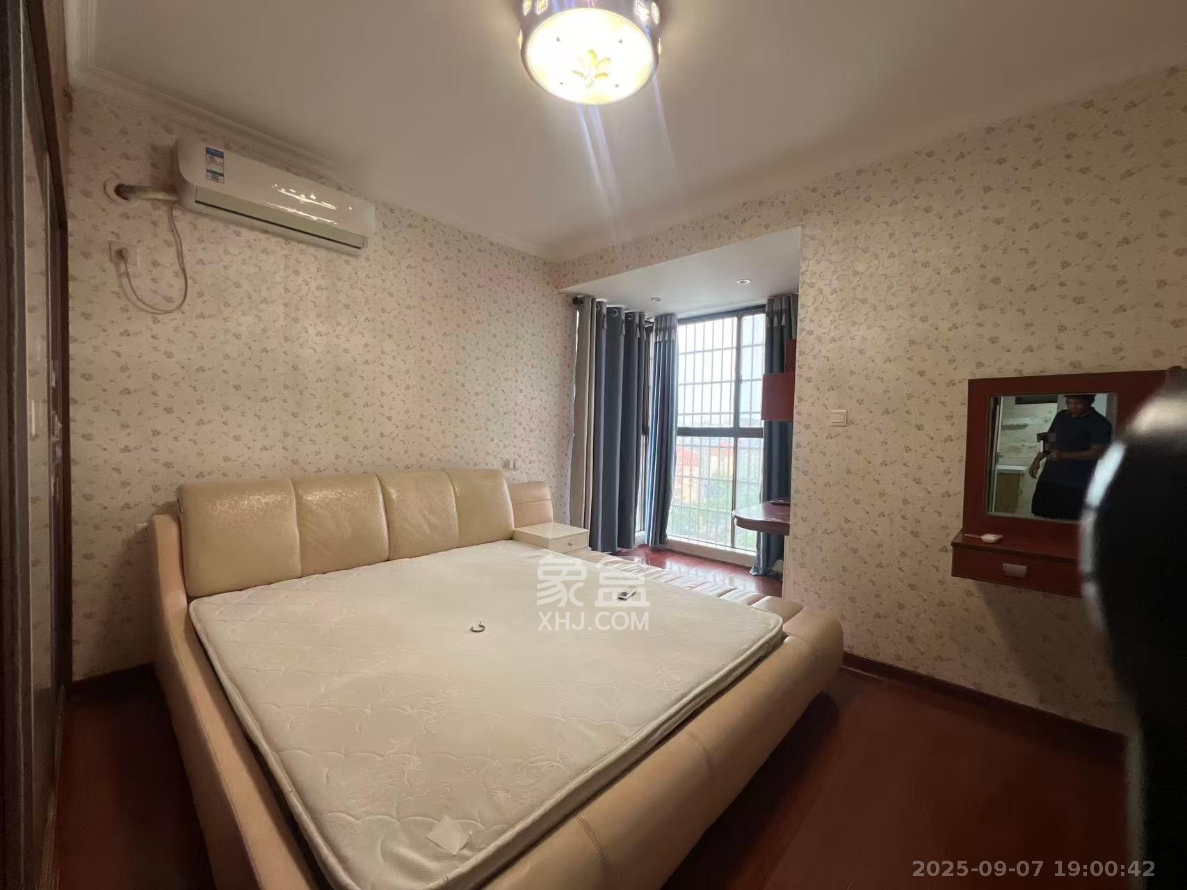 绿洲花园  3室2厅1卫    2500.0元/月 绿洲花园  3室2厅1卫    2500.0元/月室内图