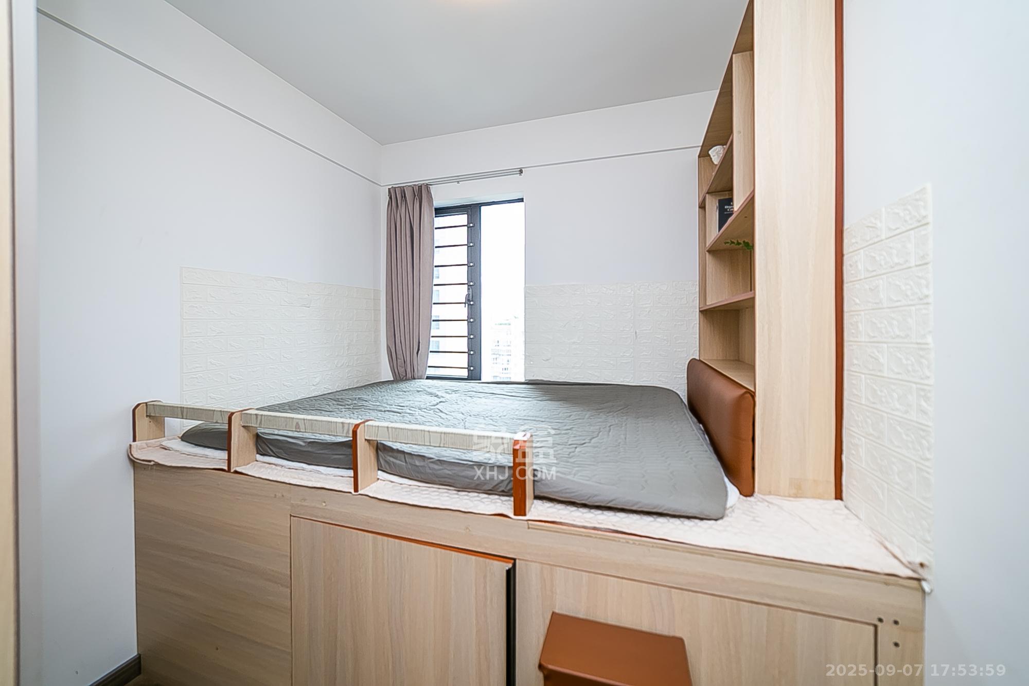 卓越江岸  4室2厅2卫    188.0万 卓越江岸  4室2厅2卫    188.0万卧室