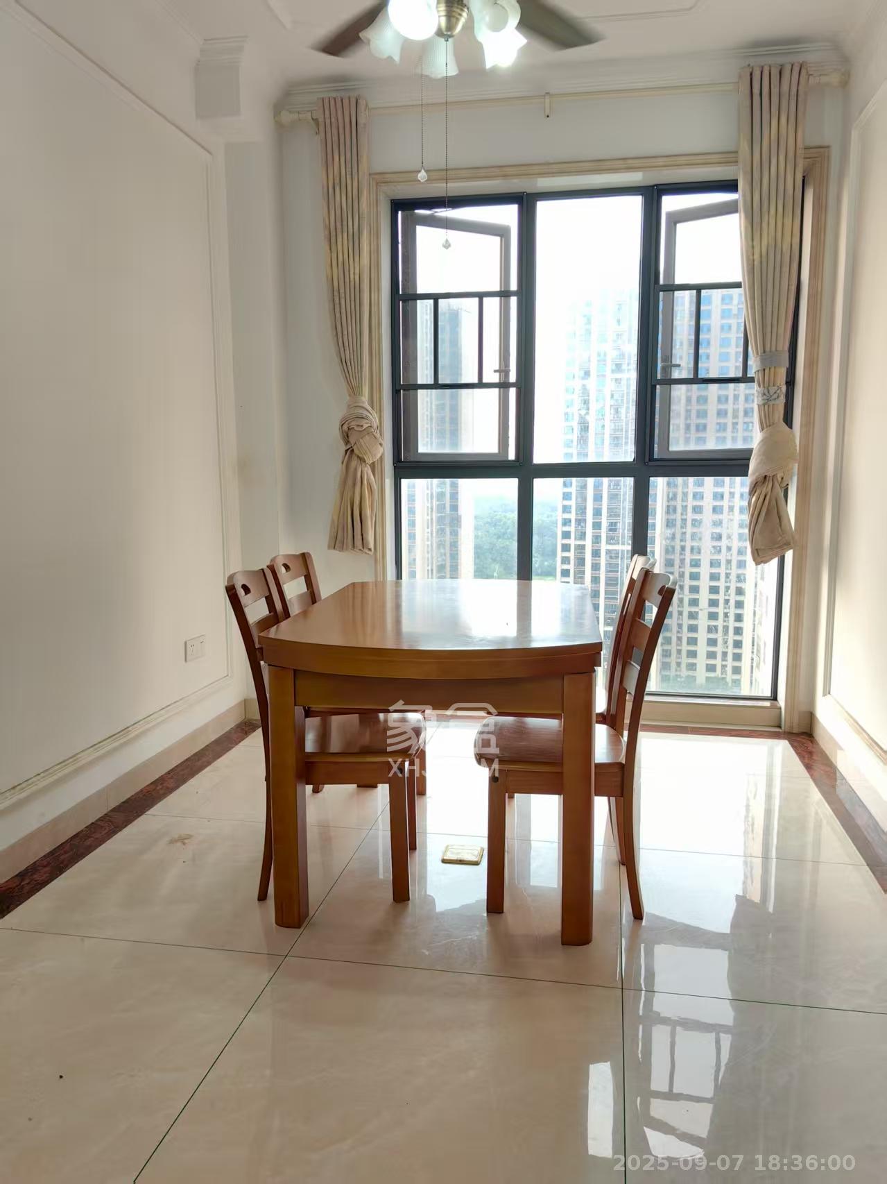 天元涉外景园C区 4室2厅2卫 3200.0元/月 天元涉外景园C区 4室2厅2卫 3200.0元/月室内图