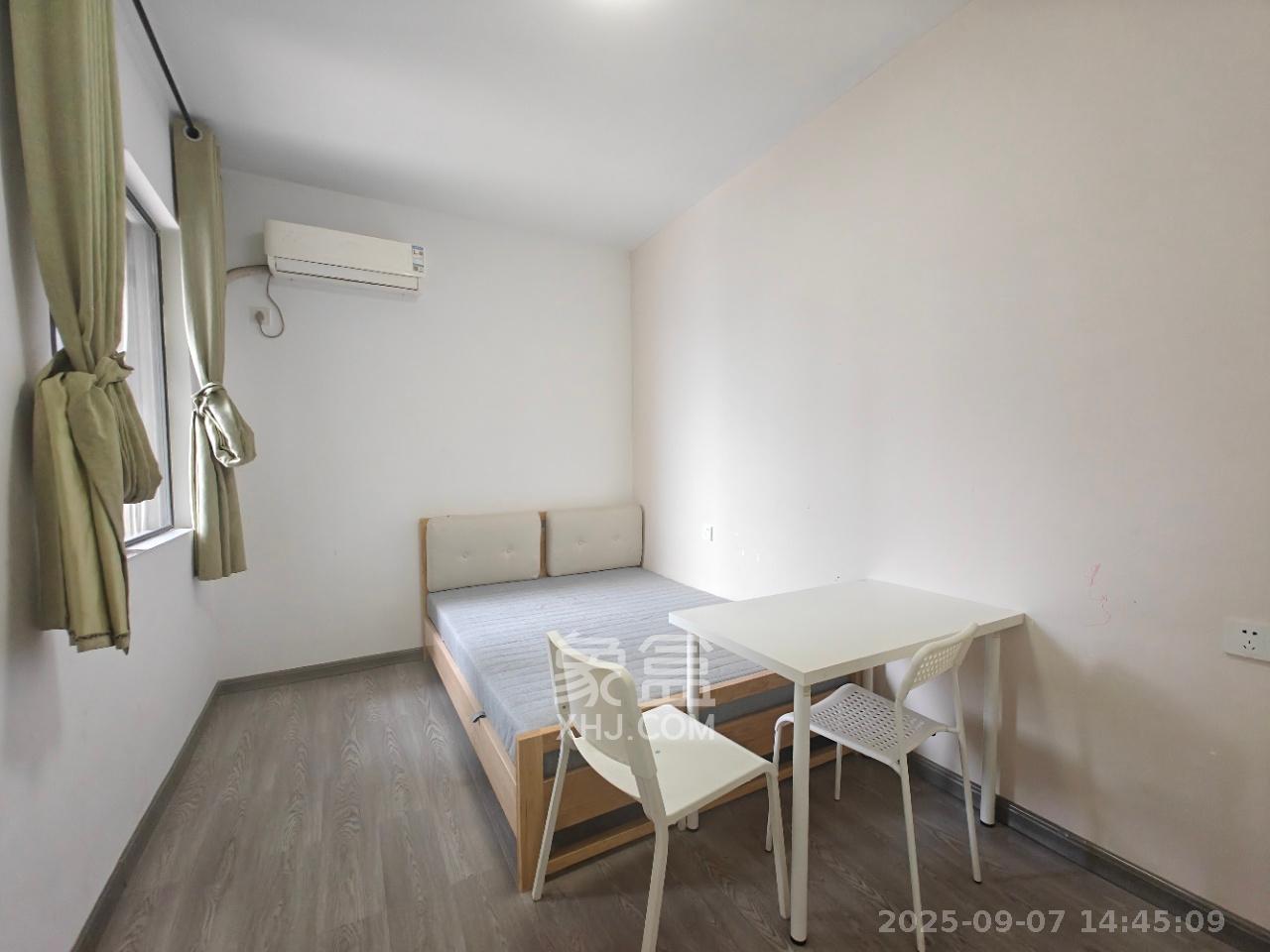 长房东旭国际  3室2厅2卫    2600.0元/月室内图