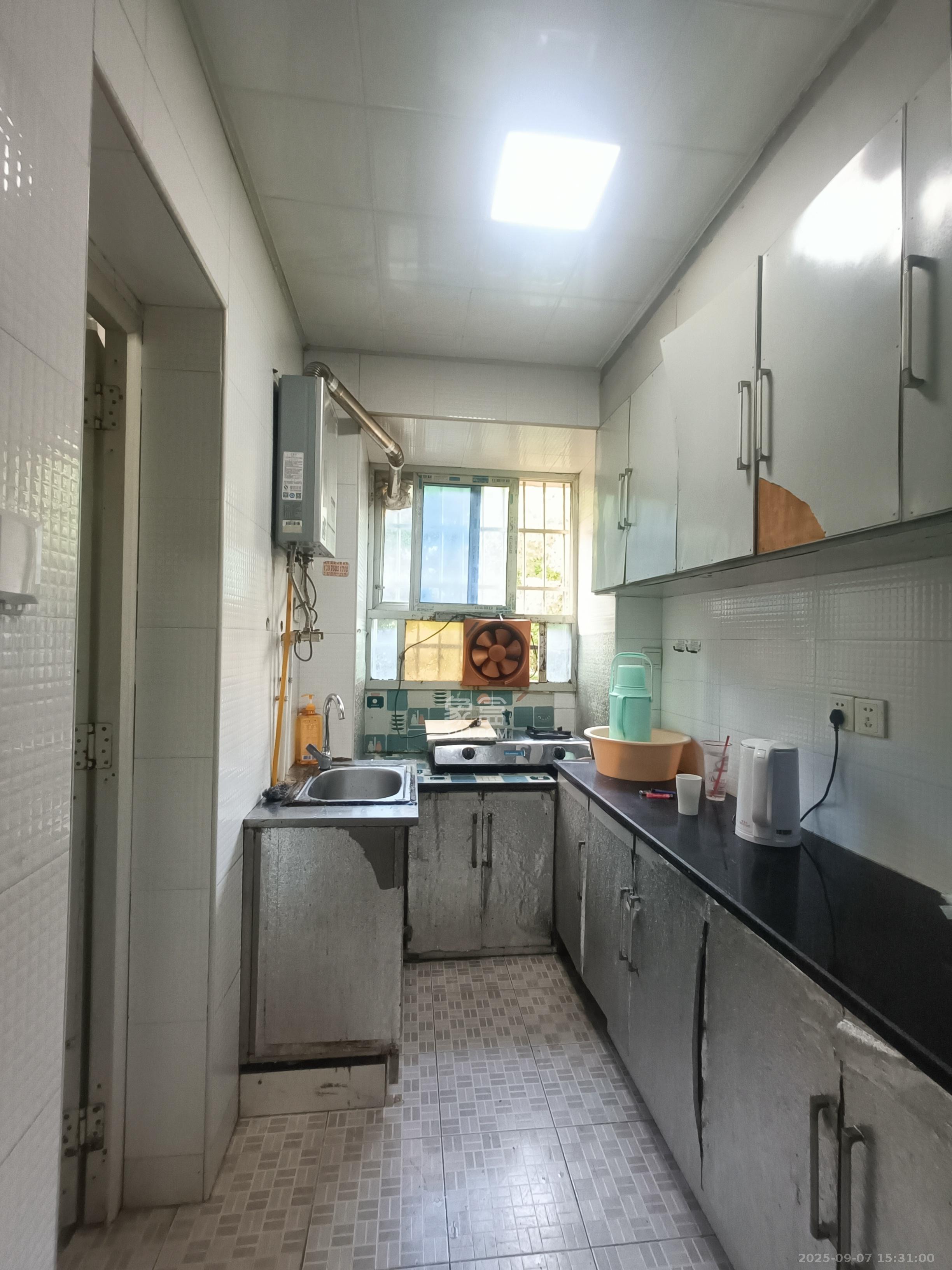 人民新村  2室1厅1卫    1800.0元/月 人民新村  2室1厅1卫    1800.0元/月室内图