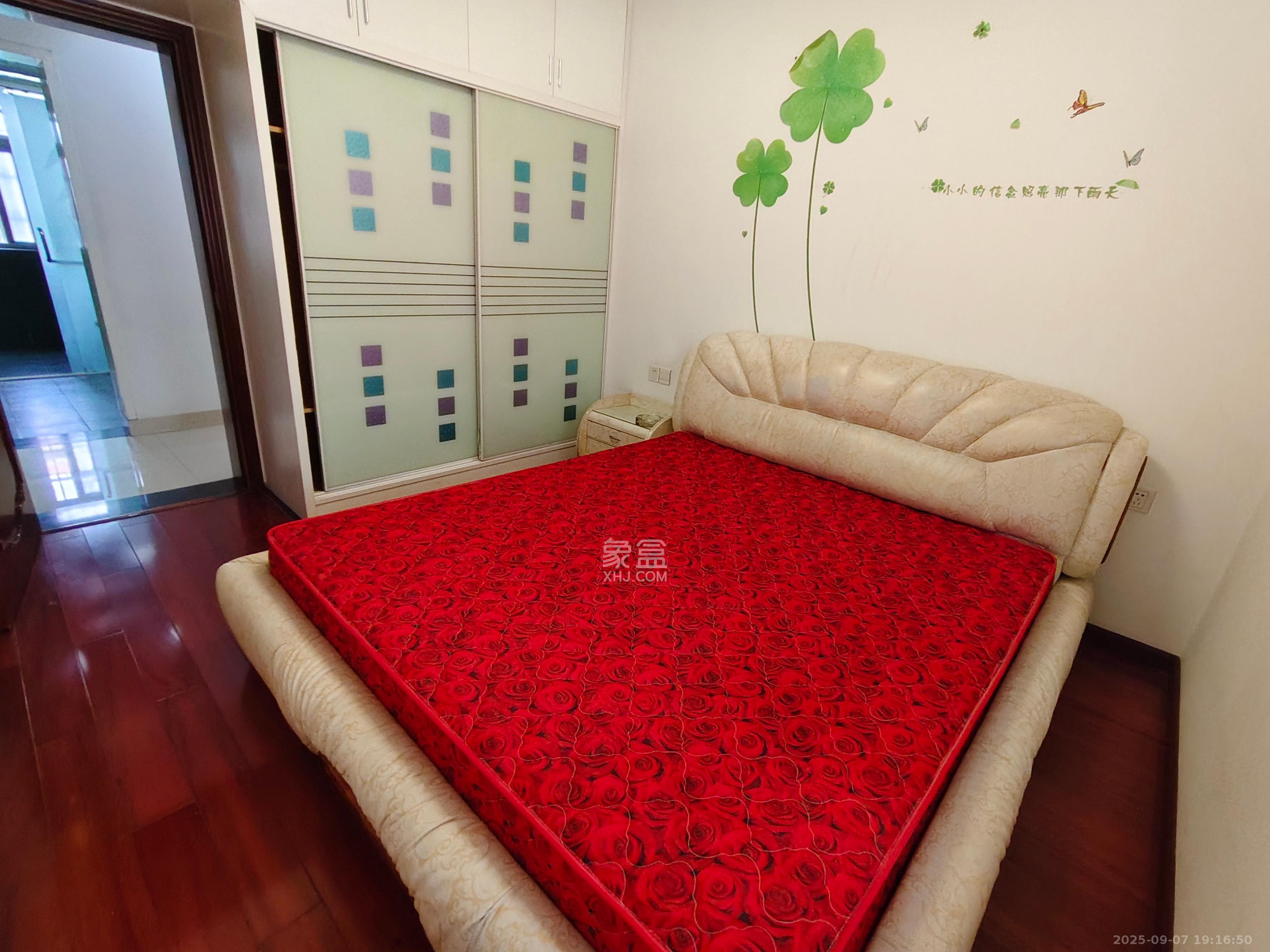 嘉盛华庭（一期、二期、三期）  3室2厅1卫    3000.0元/月室内图