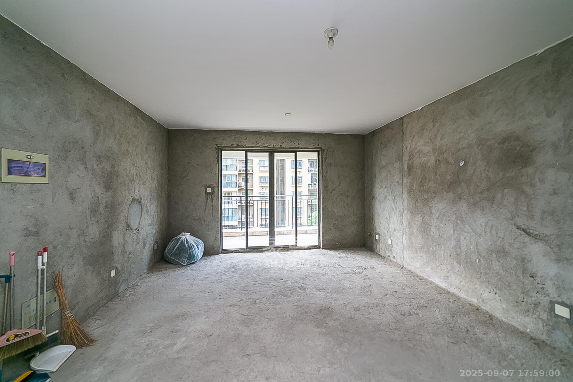 钱隆樽品(一、二、三期) 4室2厅2卫 148.0万 钱隆樽品(一、二、三期) 4室2厅2卫 148.0万客厅