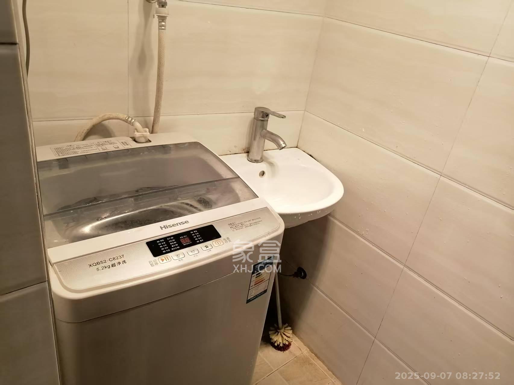 湖韵佳苑  1室1厅1卫    1300.0元/月室内图