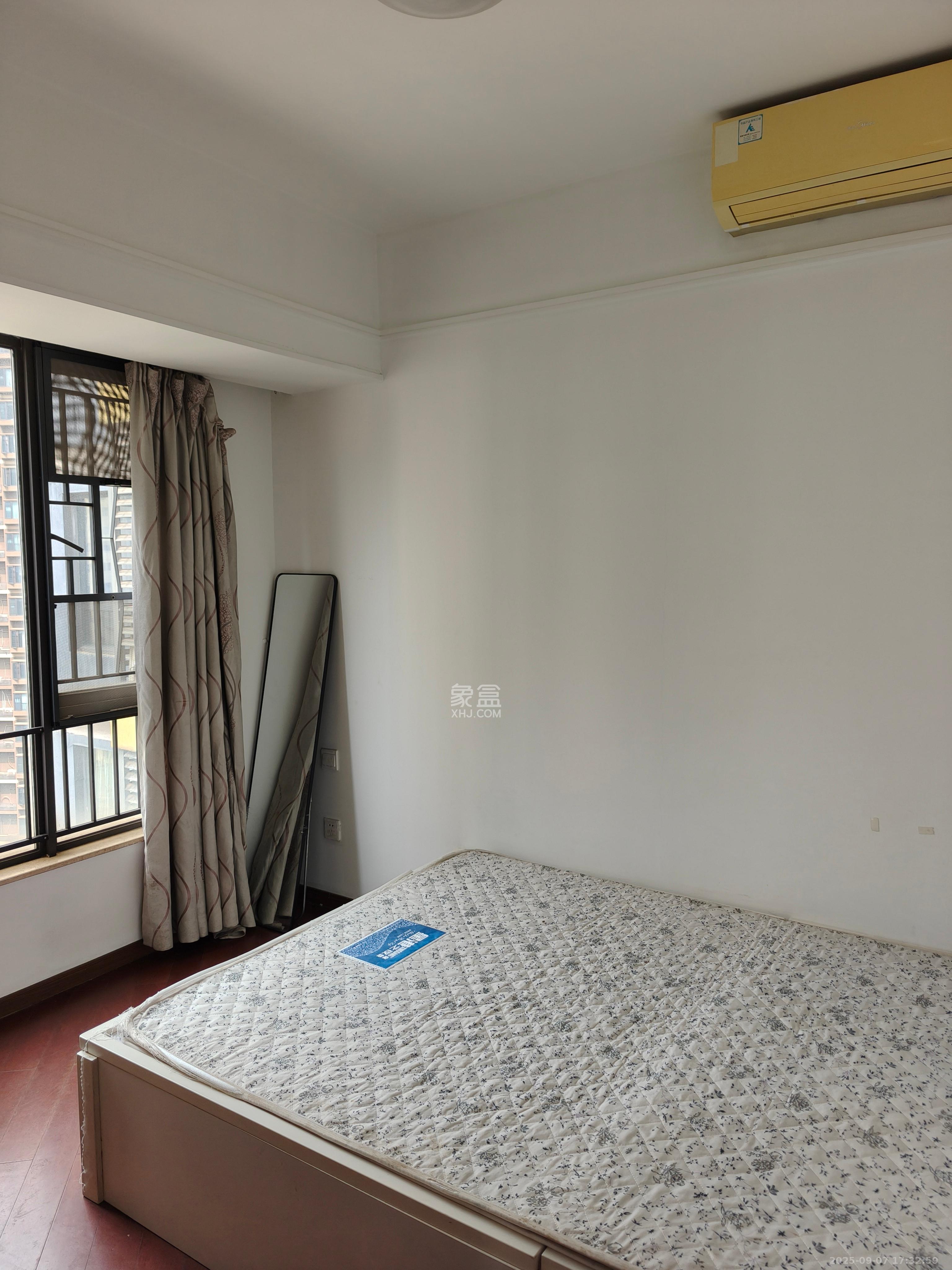 万科金域蓝湾  3室1厅1卫    2400.0元/月室内图