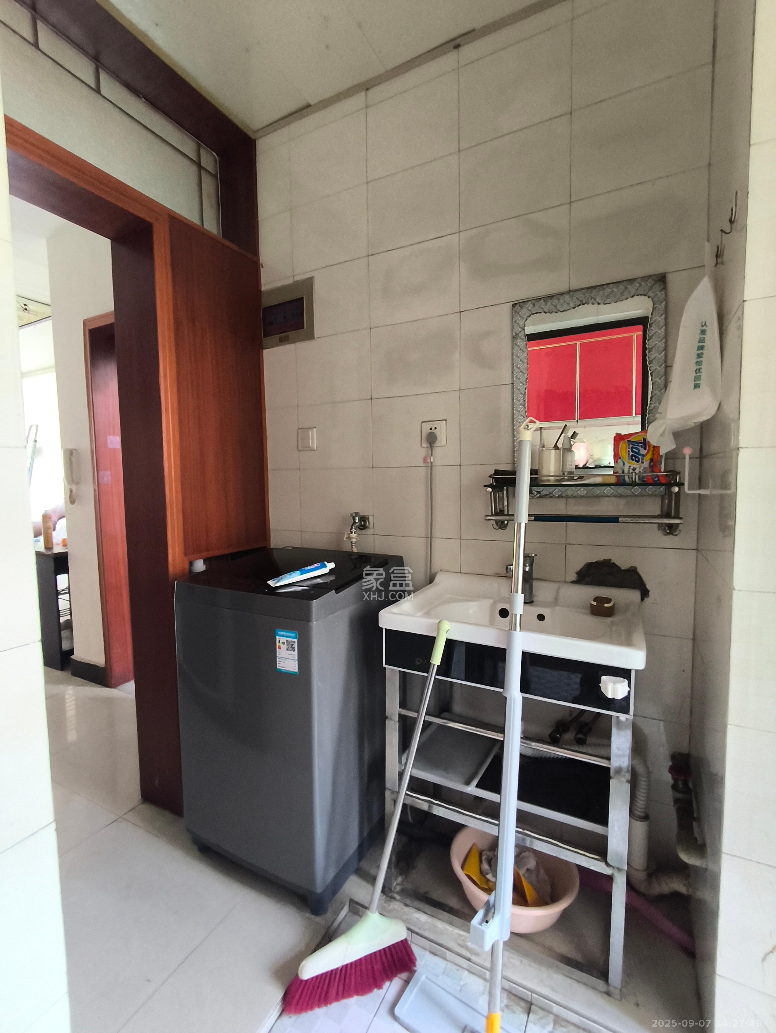 黄鹤小区1片 1室0厅0卫 1850.0元/月 黄鹤小区1片 1室0厅0卫 1850.0元/月室内图