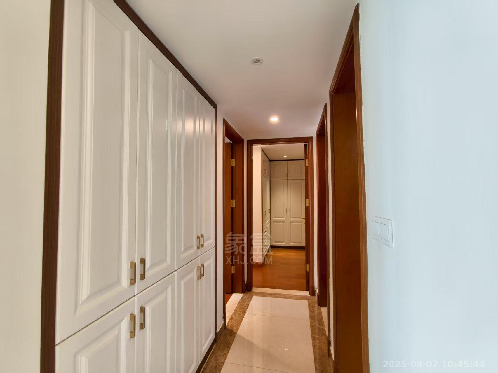 恒大华府  4室2厅2卫    2500.0元/月室内图