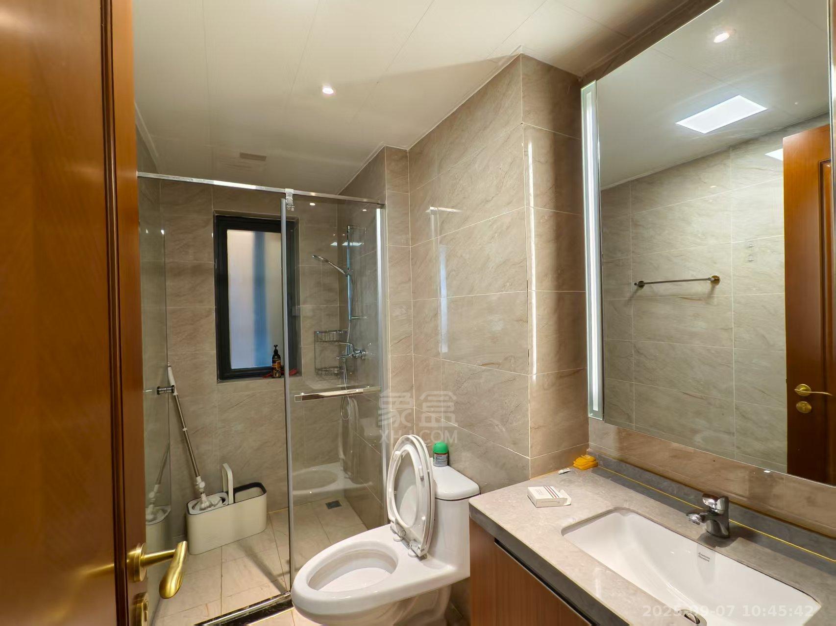 恒大华府  4室2厅2卫    2500.0元/月室内图