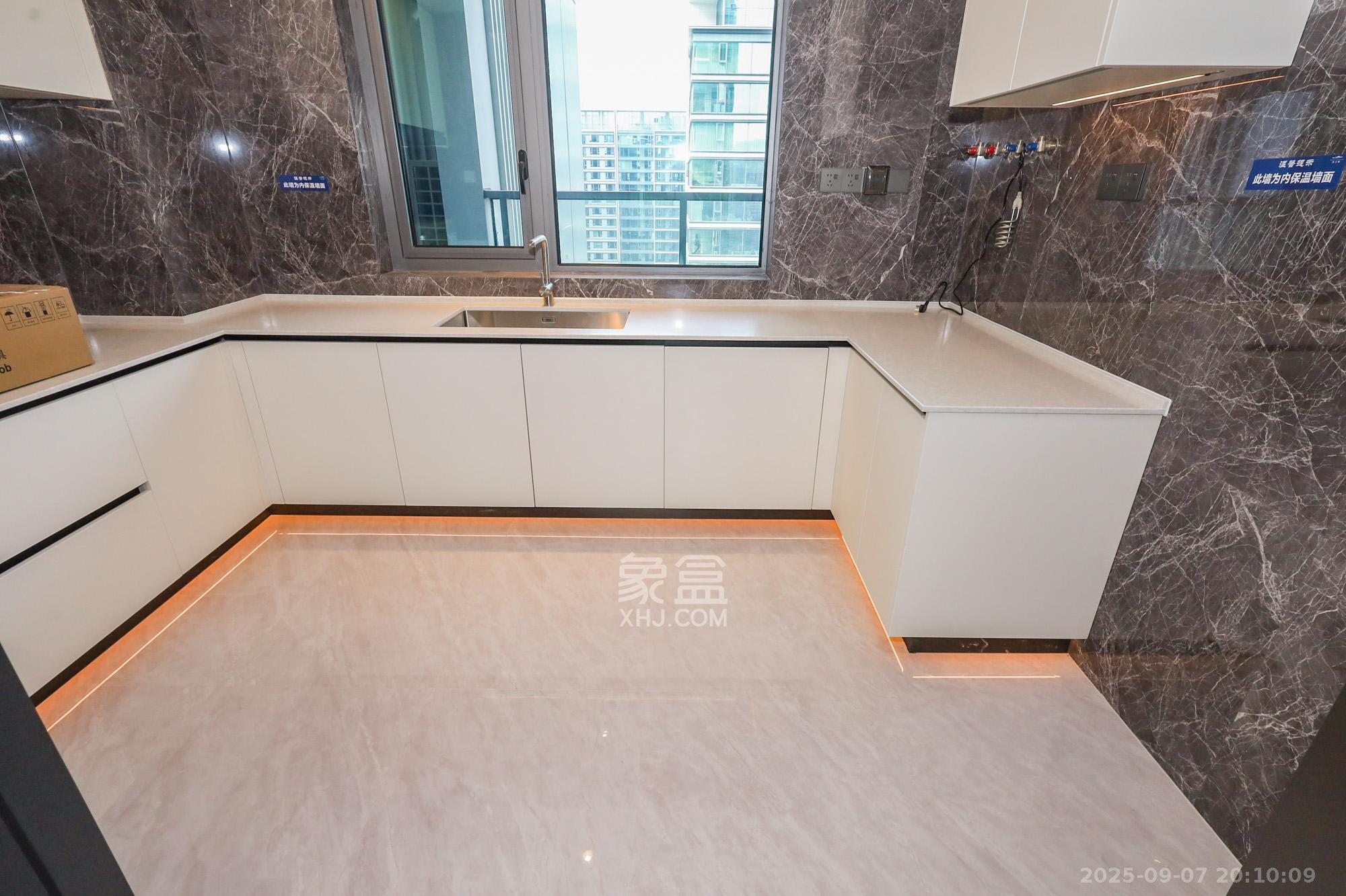 招商蛇口滨江境 4室2厅2卫 398.0万 招商蛇口滨江境 4室2厅2卫 398.0万厨房