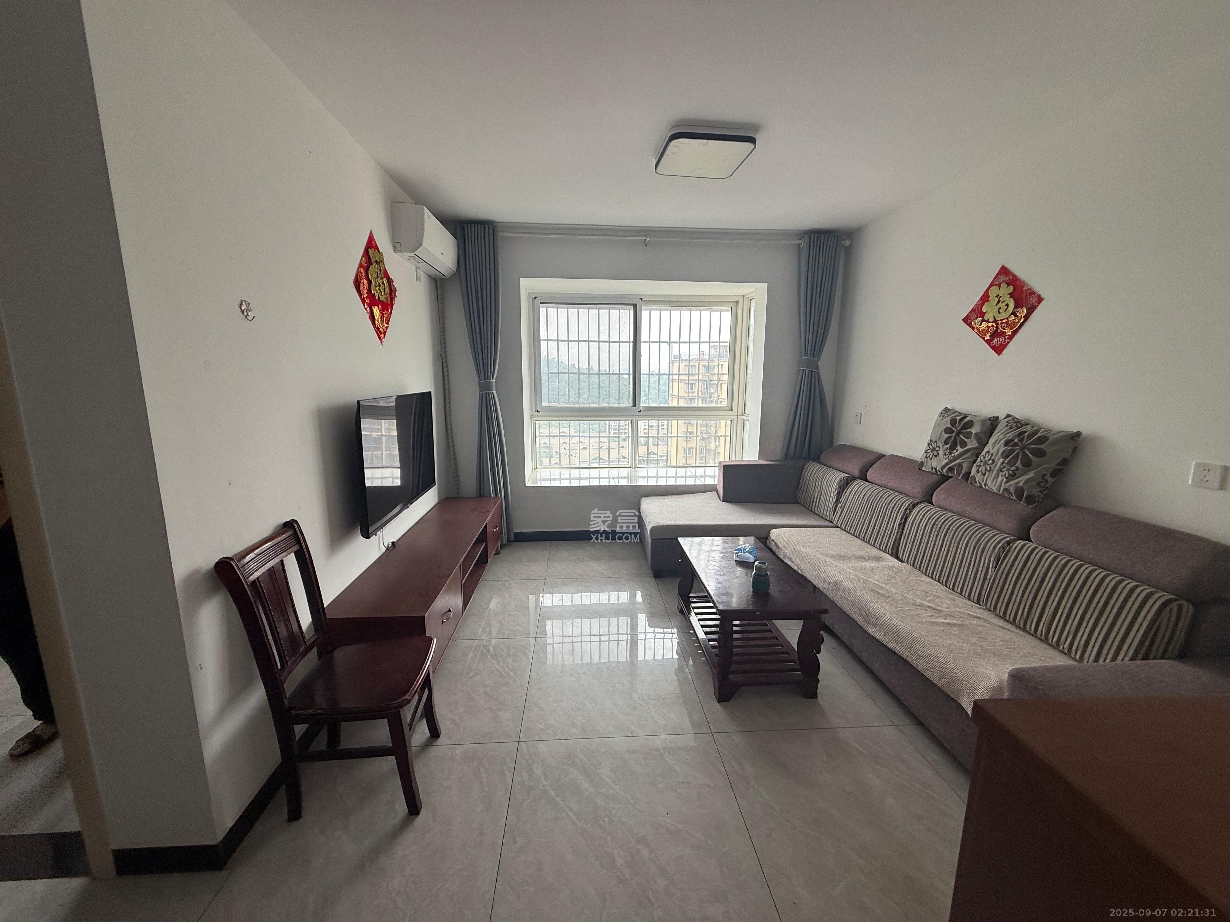 谷山乐园三期  3室2厅2卫    1800.0元/月室内图