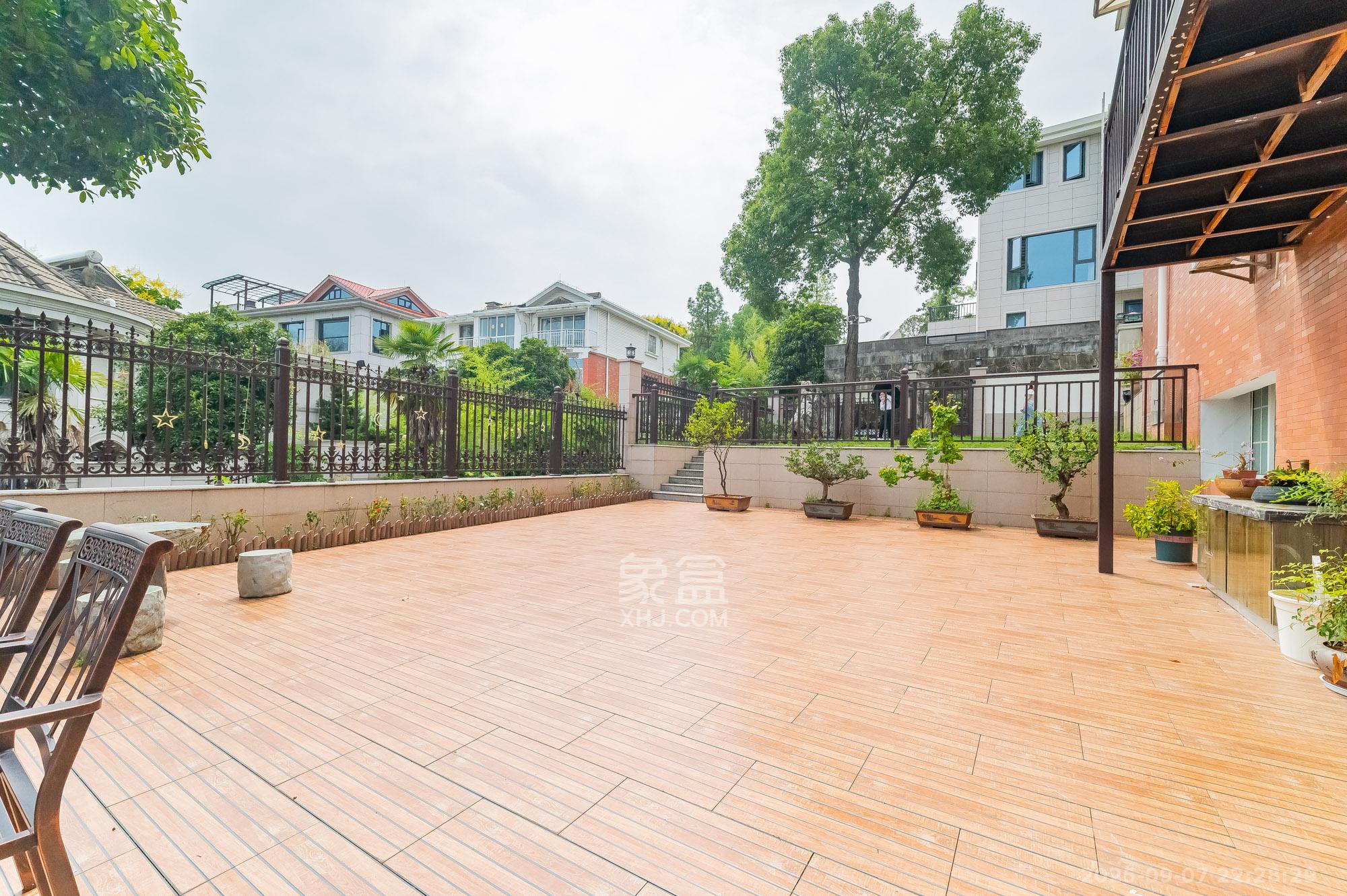 山水芙蓉国际新城  7室2厅3卫    618.0万 山水芙蓉国际新城  7室2厅3卫    618.0万