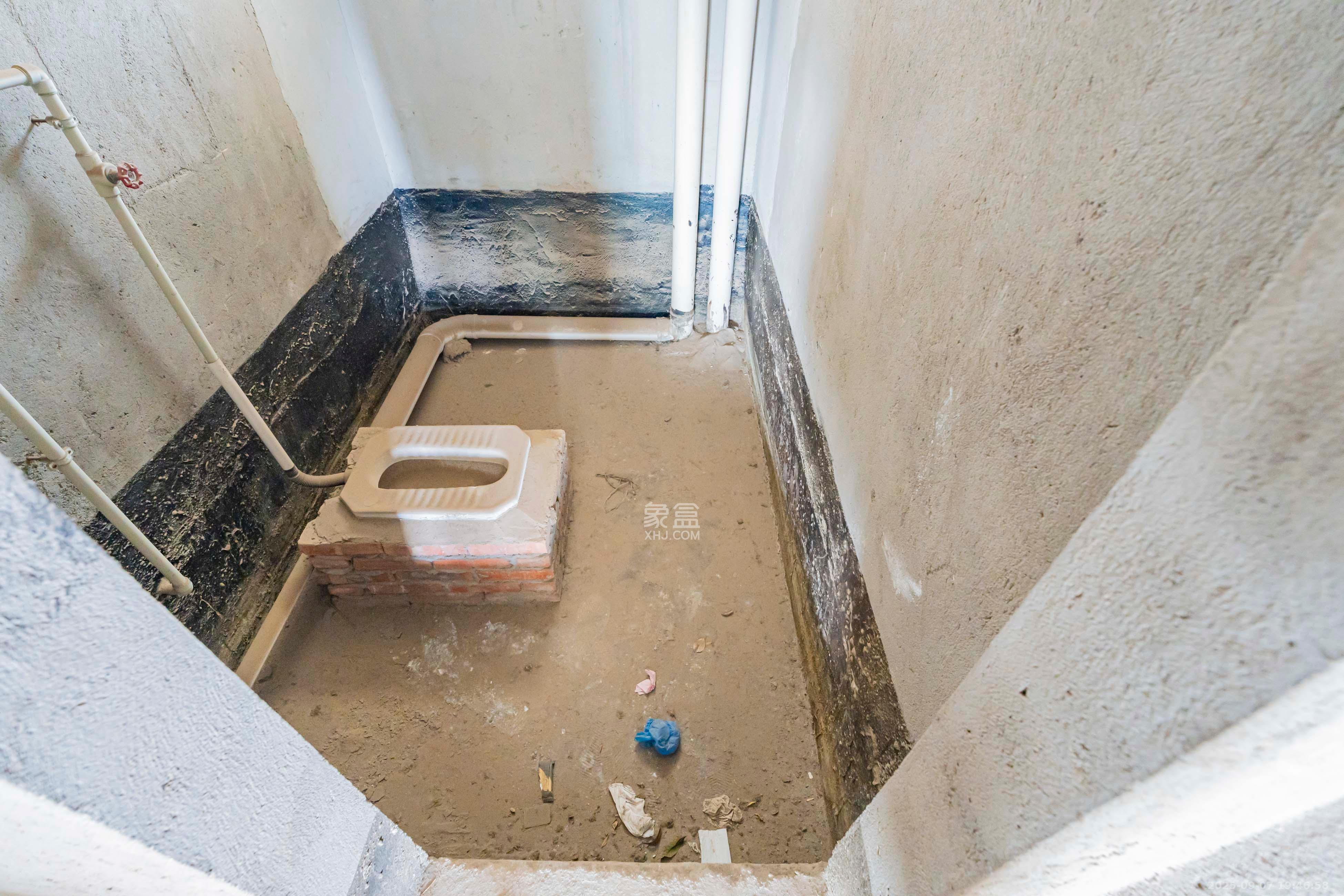 藏珑湖上国际花园  4室2厅2卫    288.0万 藏珑湖上国际花园  4室2厅2卫    288.0万卫生间