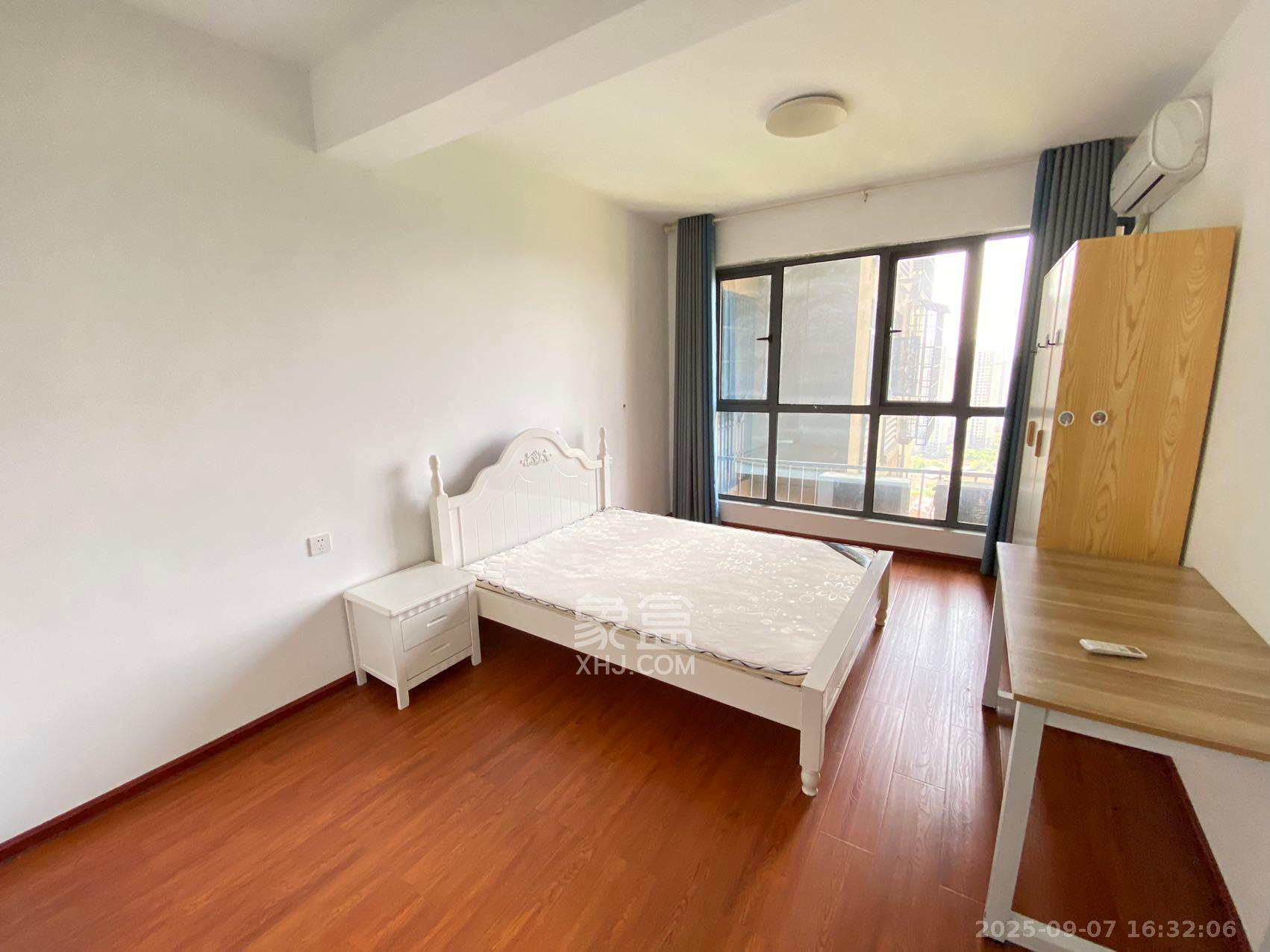 悦湖山  4室2厅2卫    2600.0元/月室内图