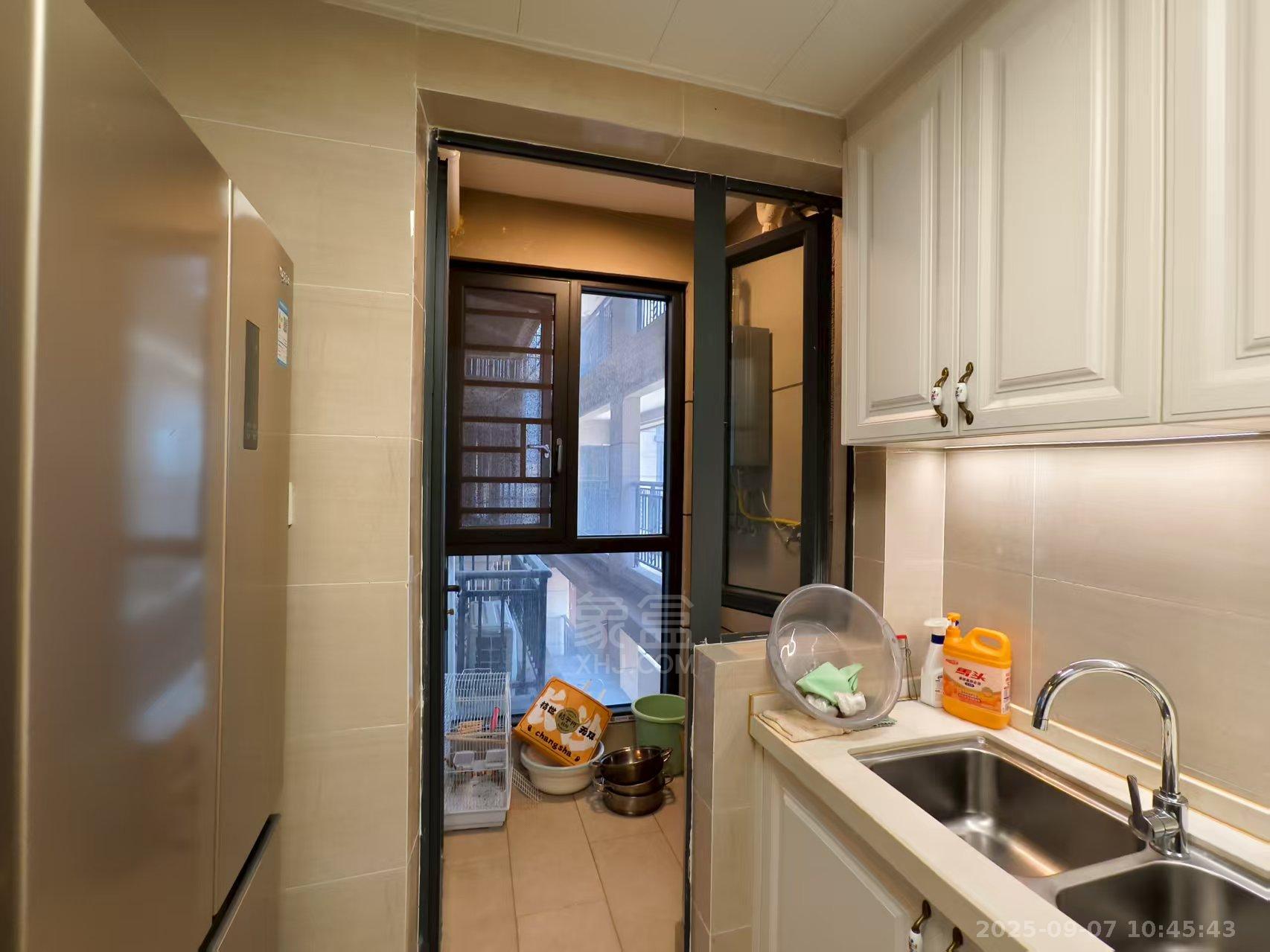 恒大华府 4室2厅2卫 2500.0元/月 恒大华府 4室2厅2卫 2500.0元/月室内图