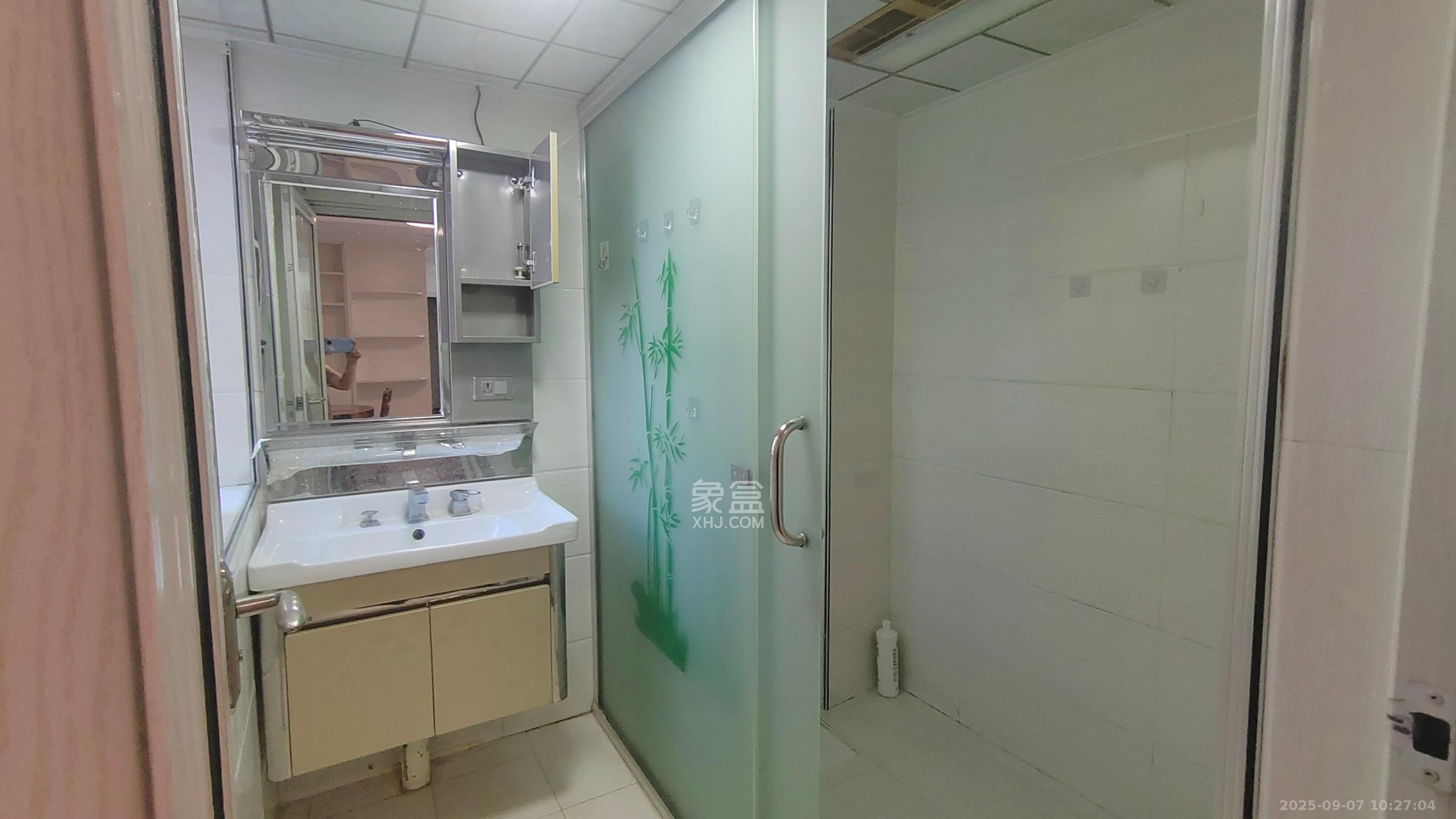 丽发新城  3室2厅1卫   1900.00元/月室内图