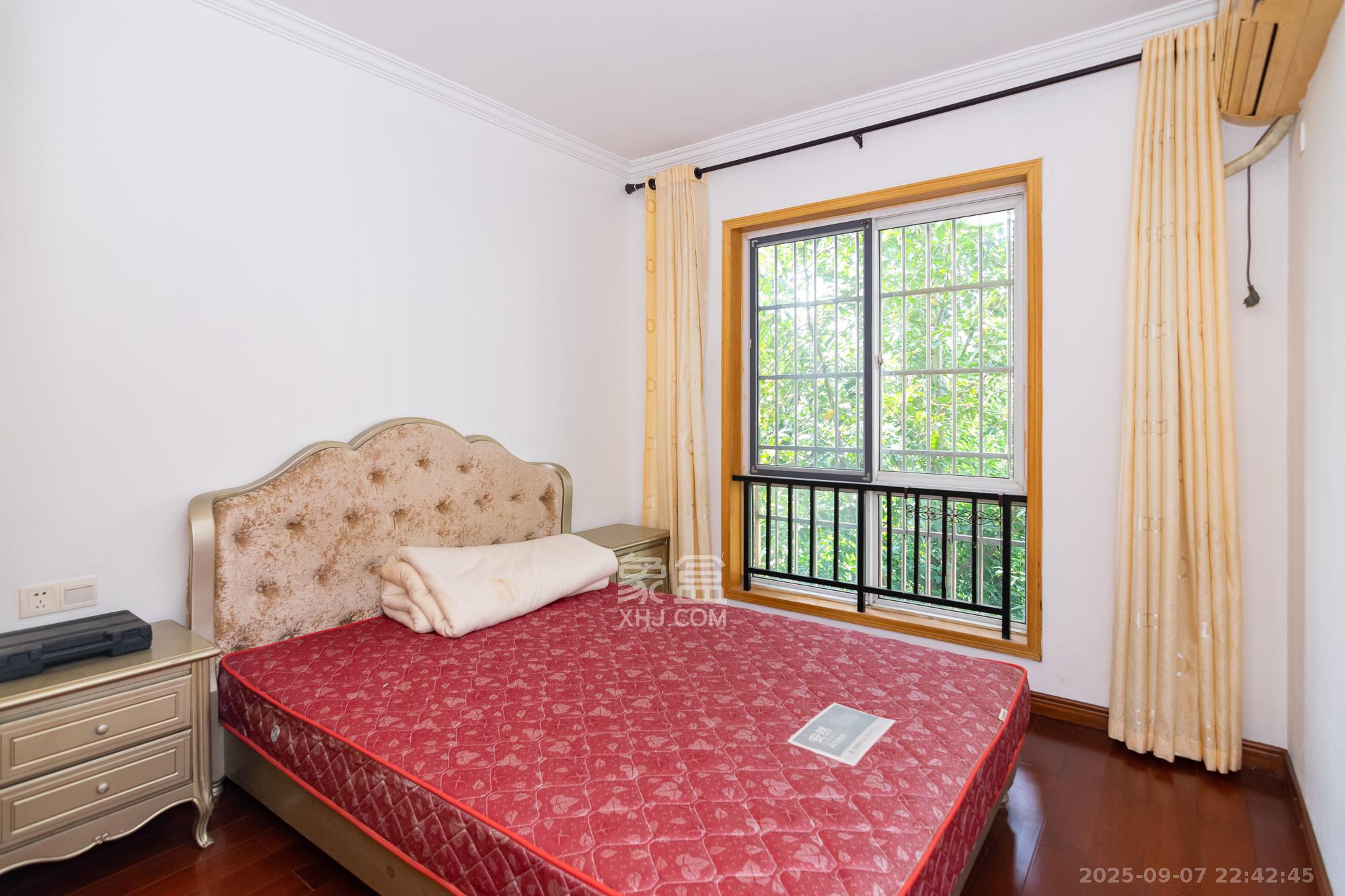 中新森林海 3室2厅2卫 80.8万 中新森林海 3室2厅2卫 80.8万卧室