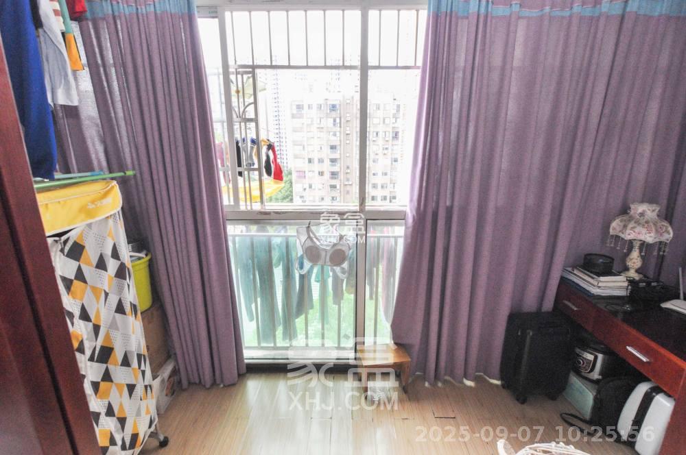 麓谷加州阳光  3室2厅2卫    2600.0元/月室内图