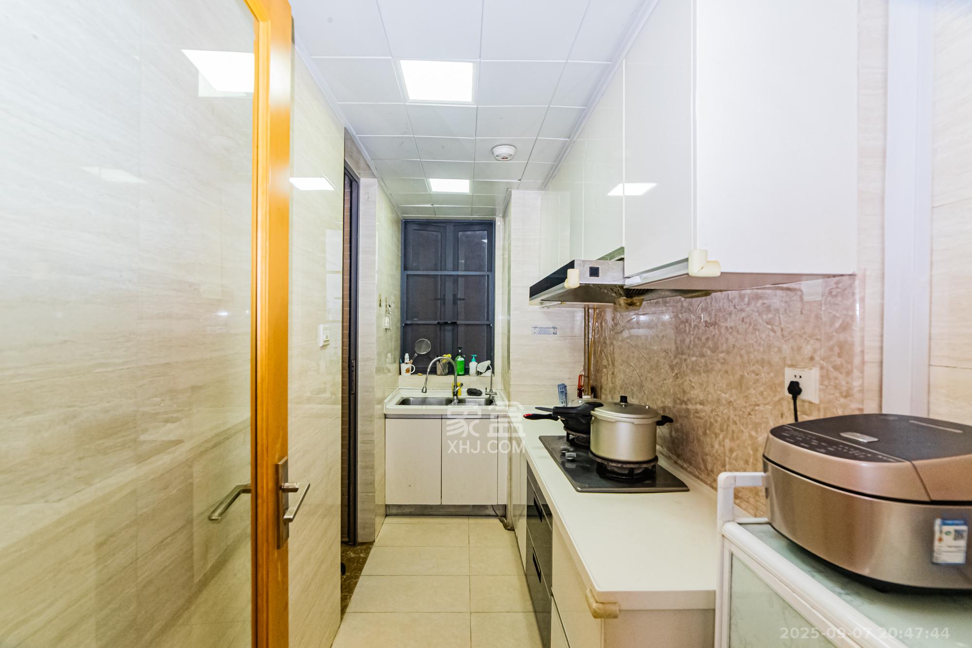 珠江郦城薰衣道  3室2厅1卫    90.0万 珠江郦城薰衣道  3室2厅1卫    90.0万厨房