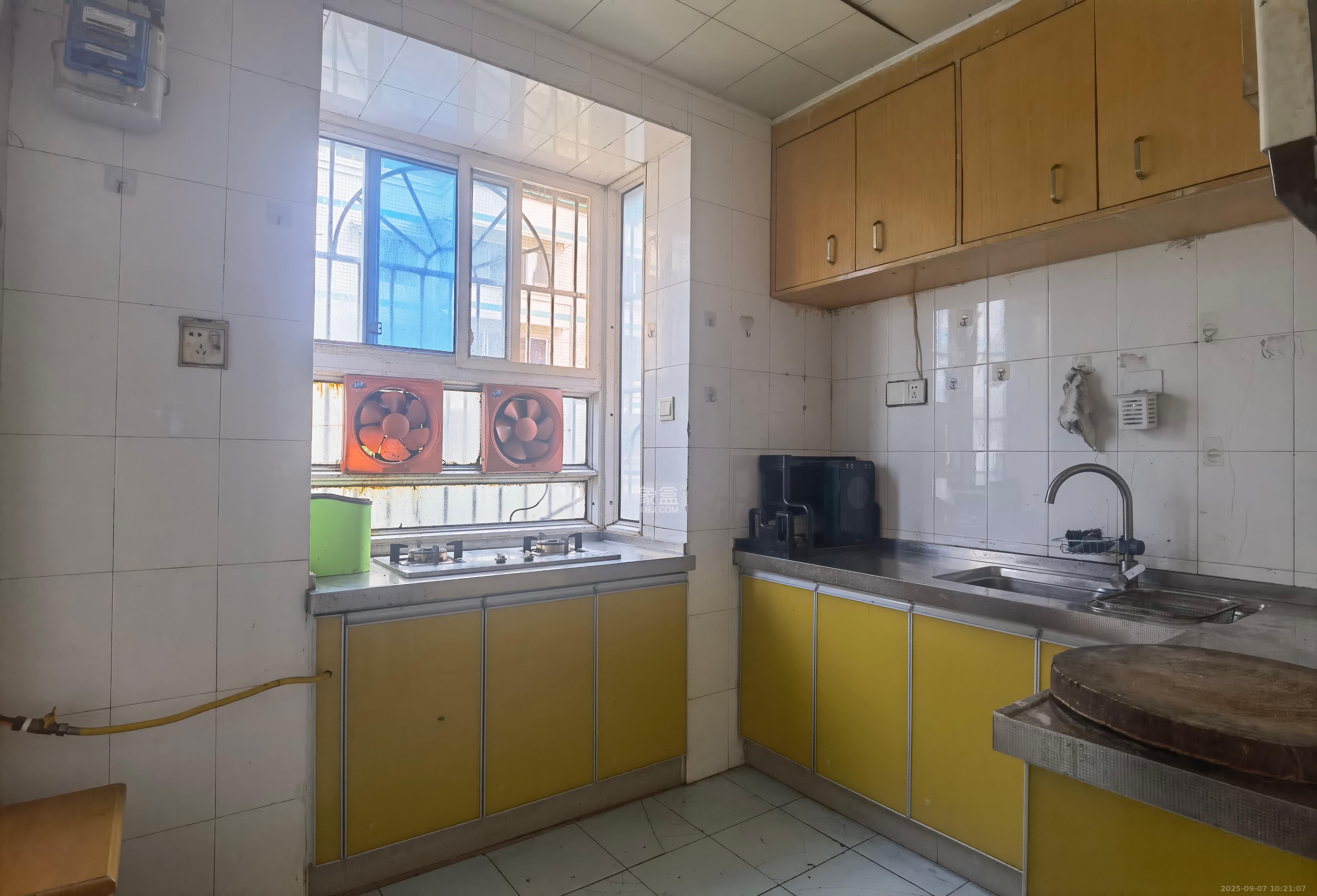 四方小区 3室2厅1卫 1700.0元/月 四方小区 3室2厅1卫 1700.0元/月室内图