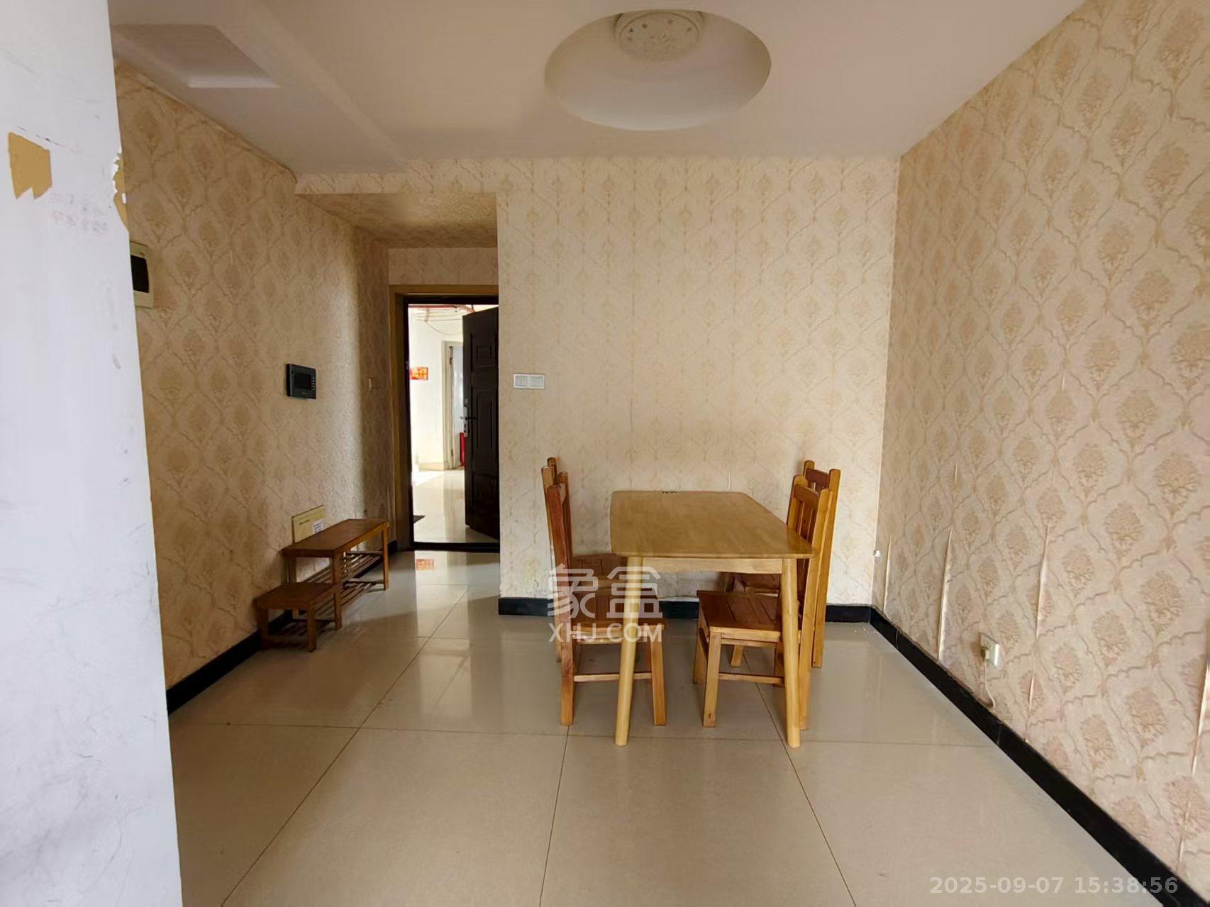 地华梅溪湖畔  2室2厅1卫    2200.0元/月室内图