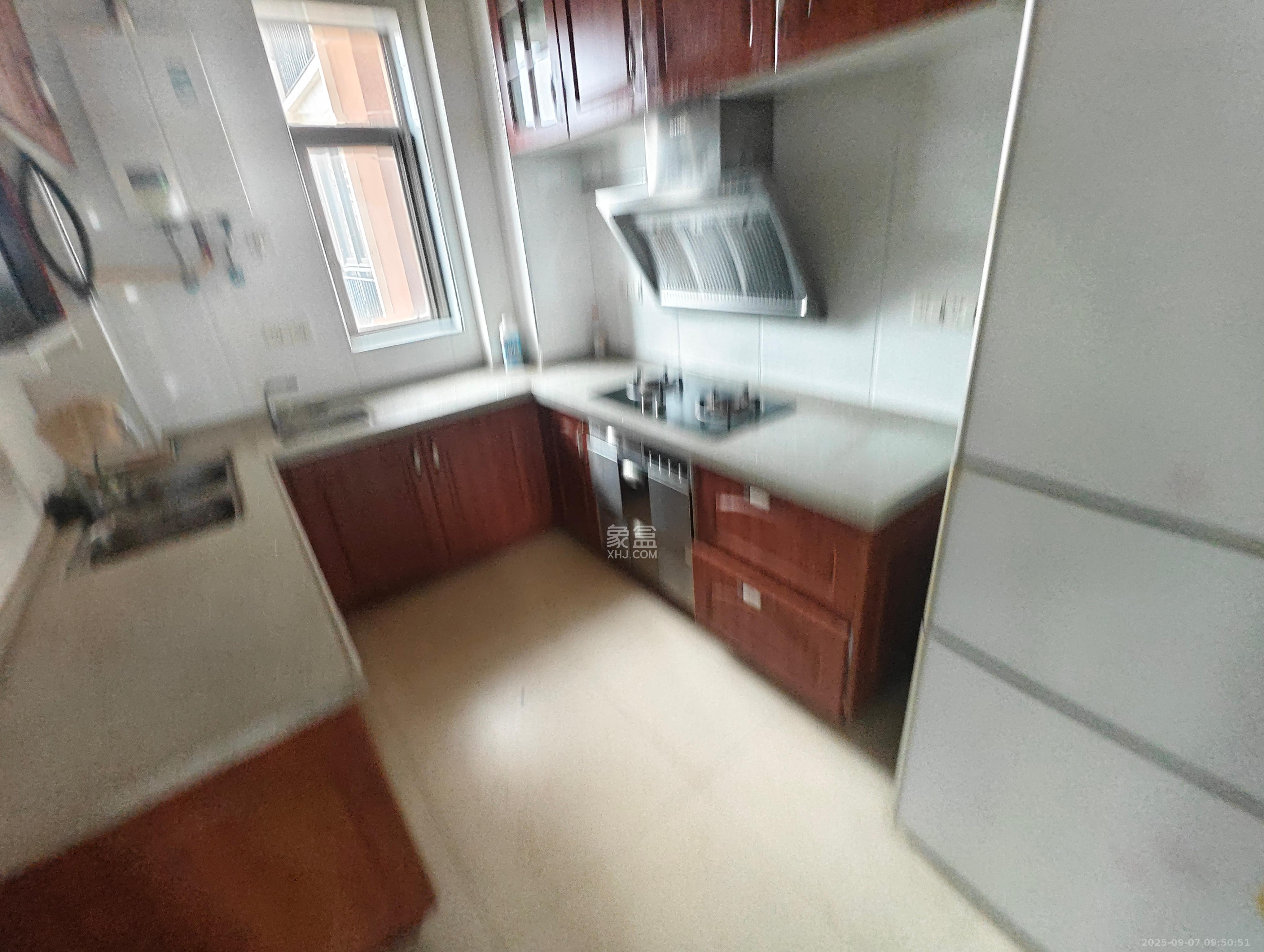 米兰春天  1室0厅0卫    2400.0元/月室内图