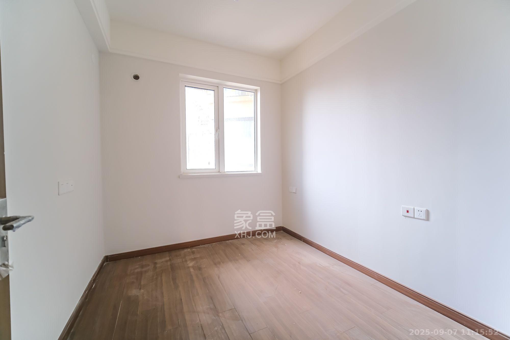 保利香槟国际  5室2厅2卫    2400.0元/月 保利香槟国际  5室2厅2卫    2400.0元/月室内图