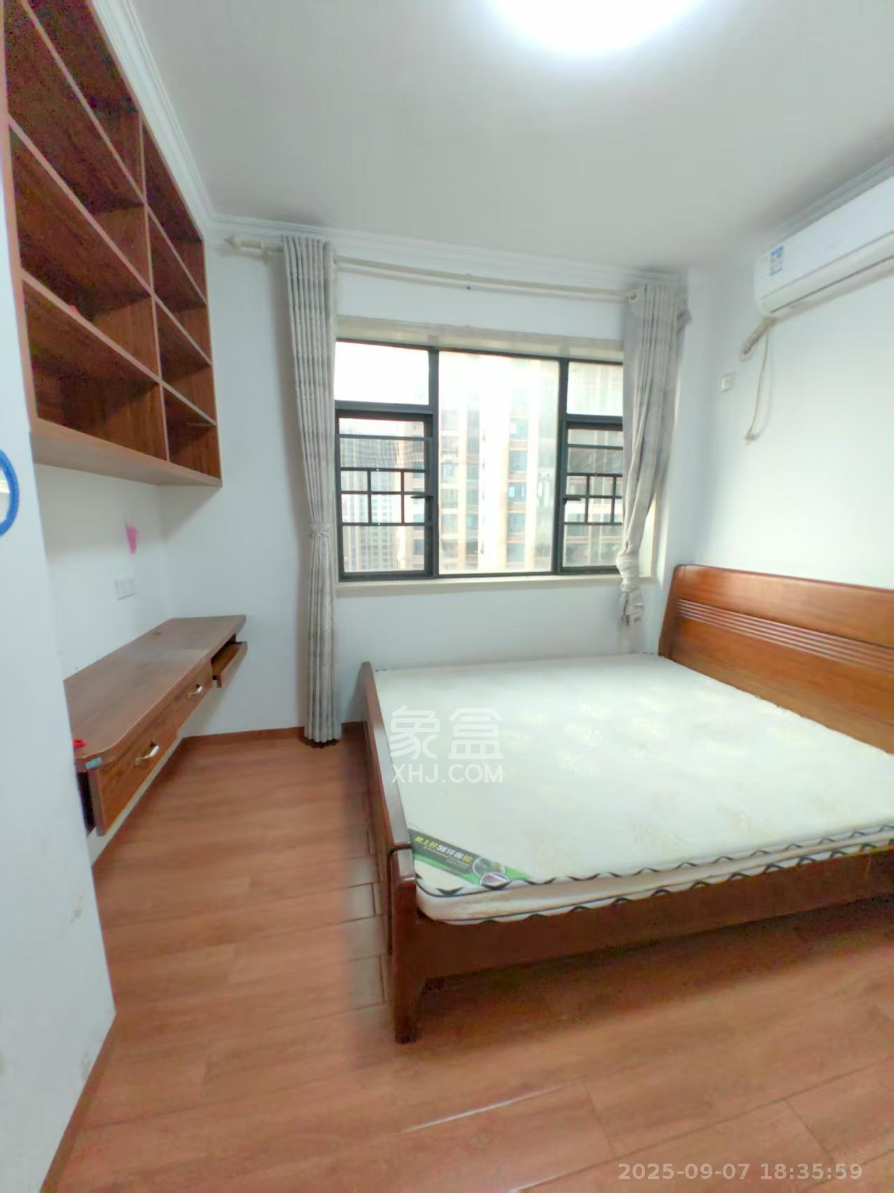 天元涉外景园C区  4室2厅2卫    3200.0元/月室内图