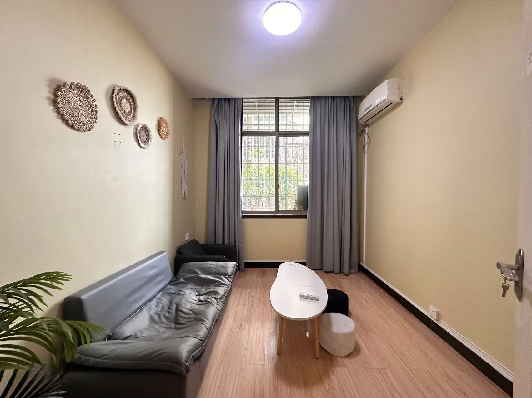 进步亚泰  5室2厅1卫    2000.0元/月室内图