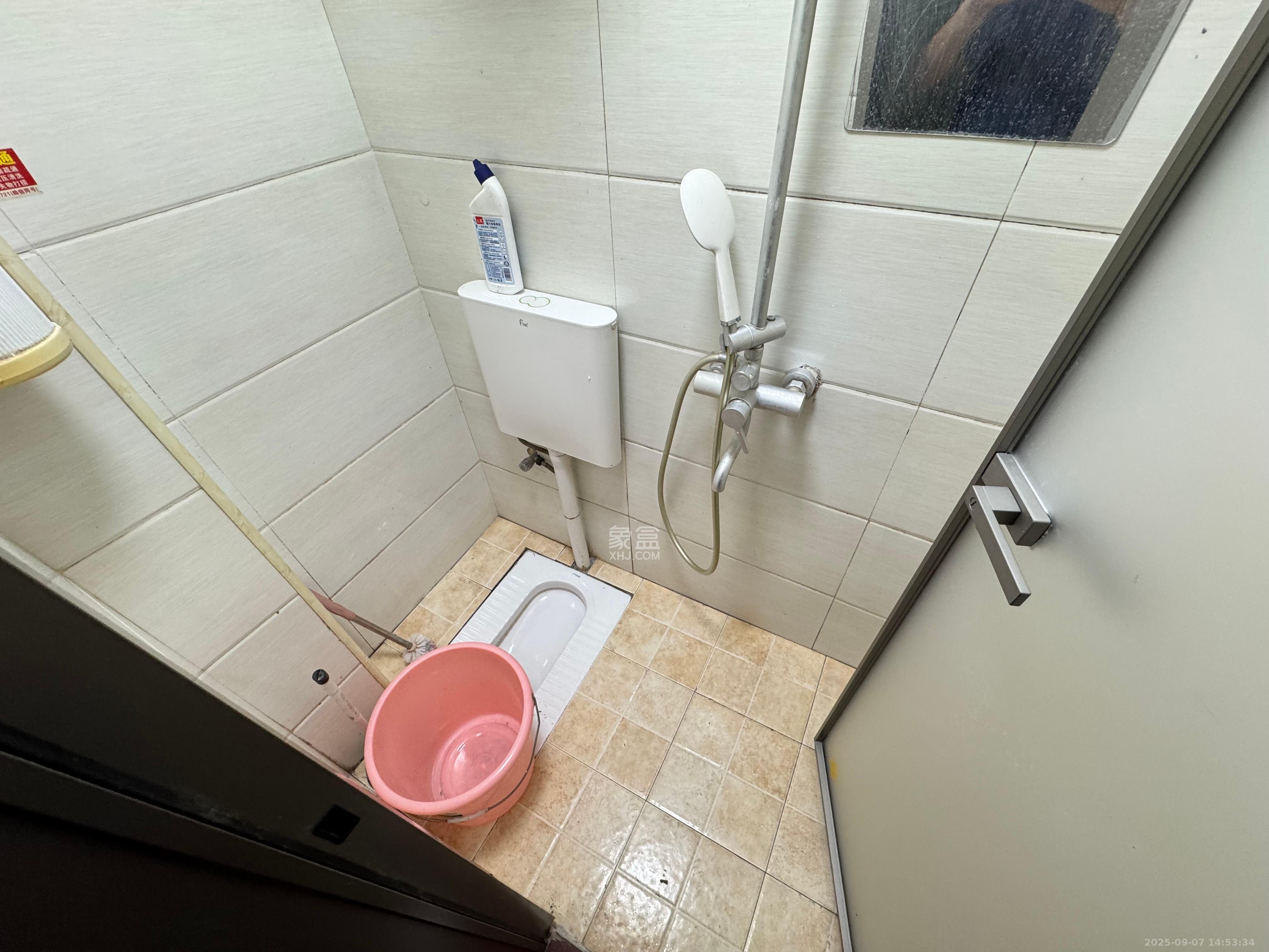 红旗区二片  2室1厅1卫    1700.0元/月室内图