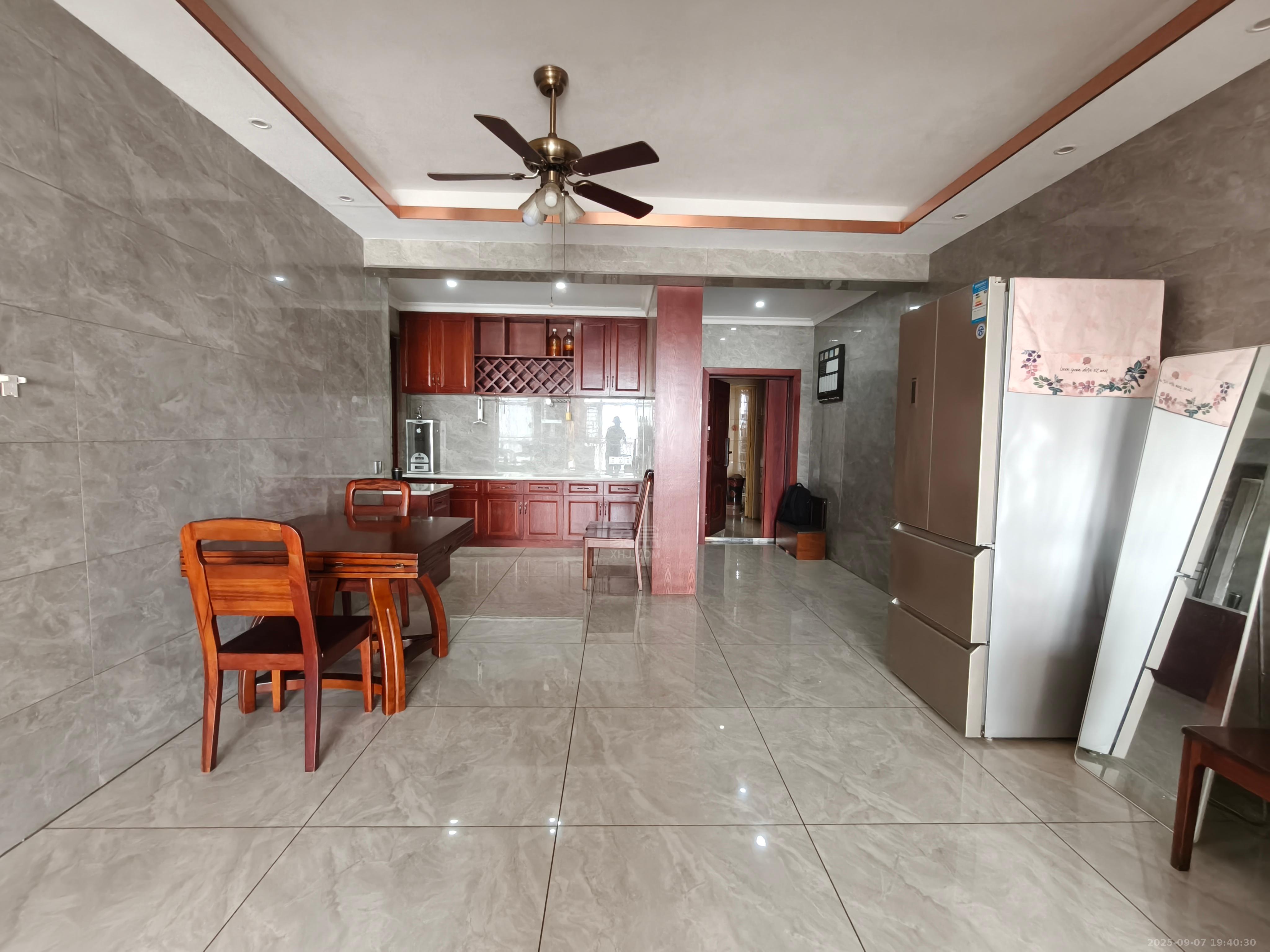 奥园养生城 4室2厅2卫 3000.0元/月 奥园养生城 4室2厅2卫 3000.0元/月室内图