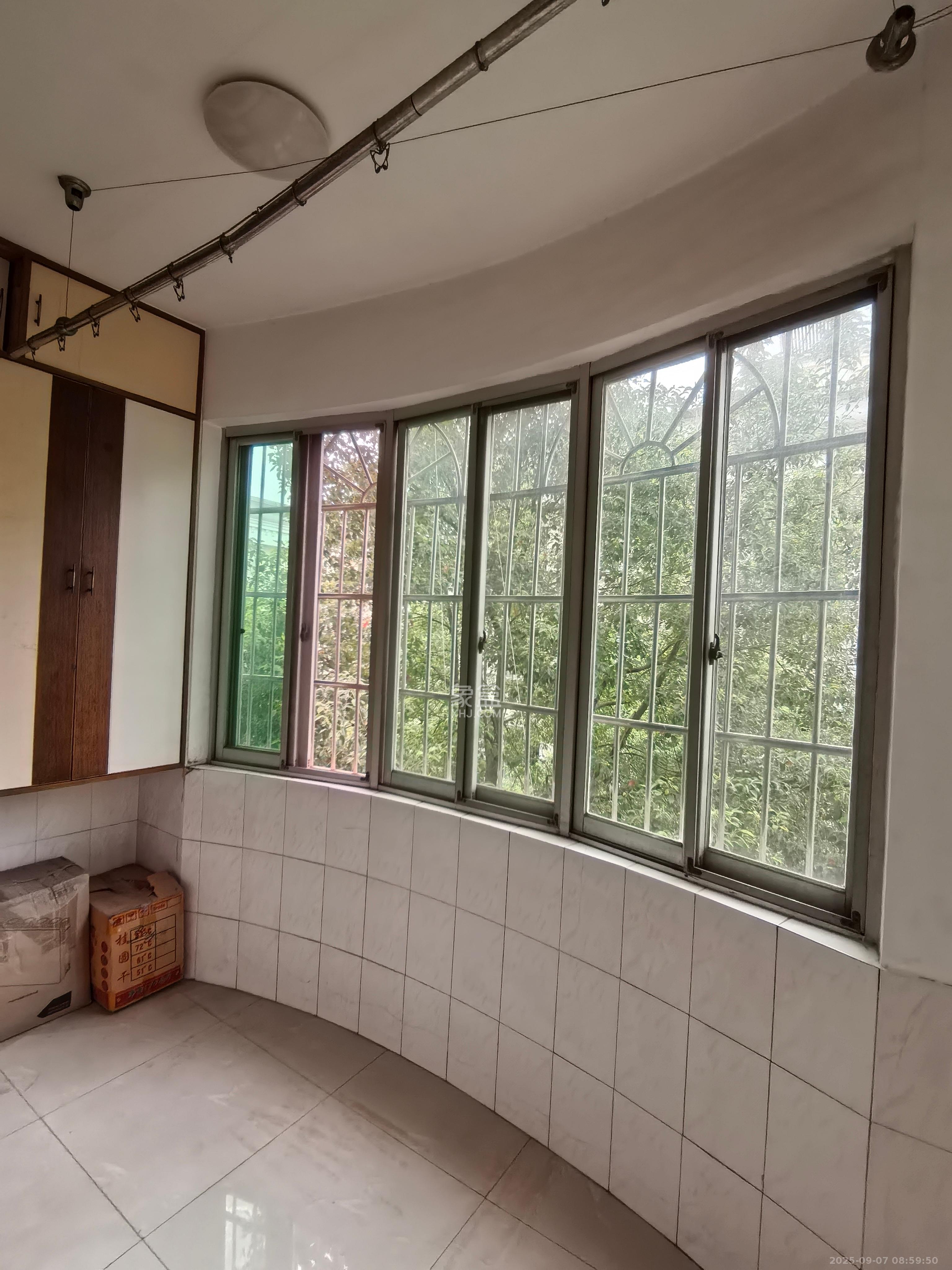 中南汽车世界 2室1厅1卫 1200.0元/月 中南汽车世界 2室1厅1卫 1200.0元/月室内图