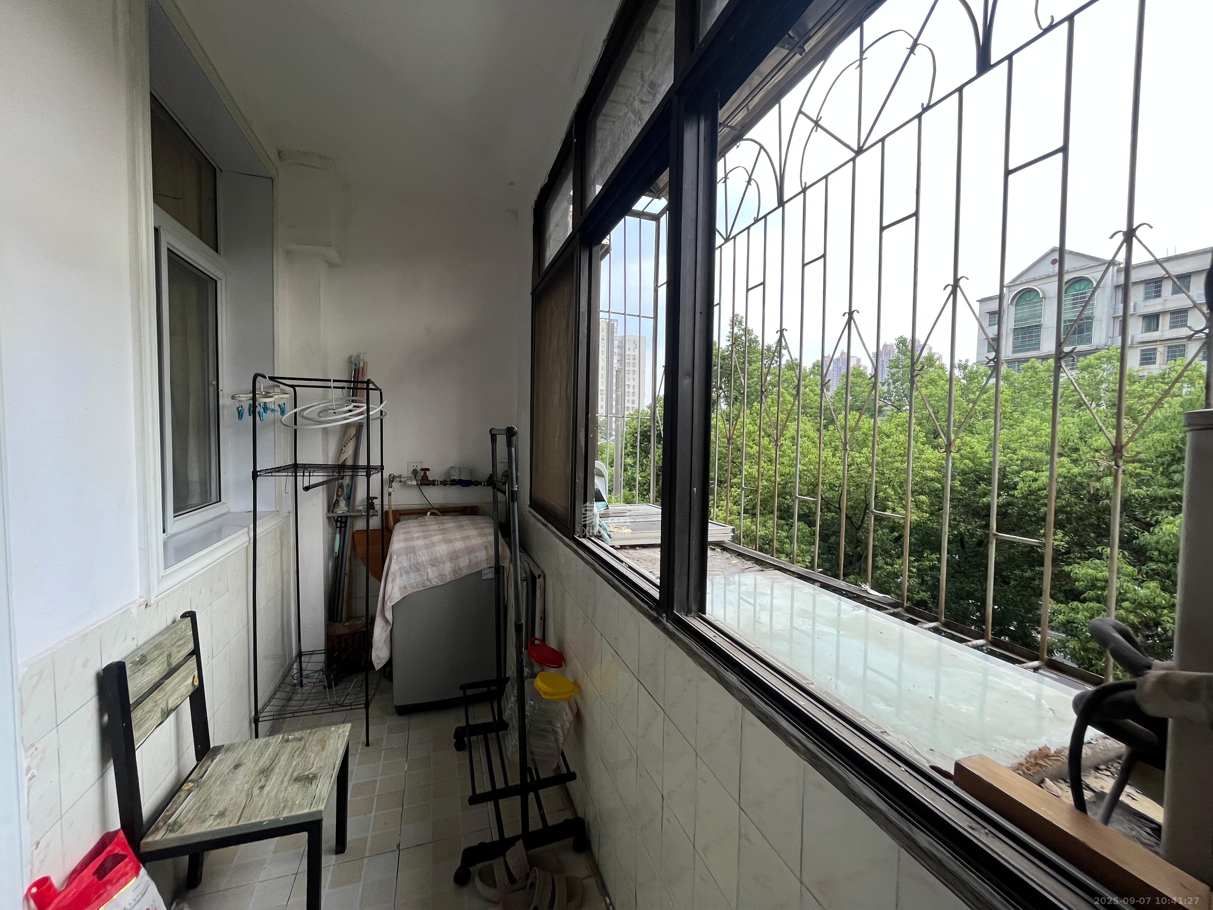 香樟路电信宿舍 3室1厅1卫 1400.0元/月 香樟路电信宿舍 3室1厅1卫 1400.0元/月室内图