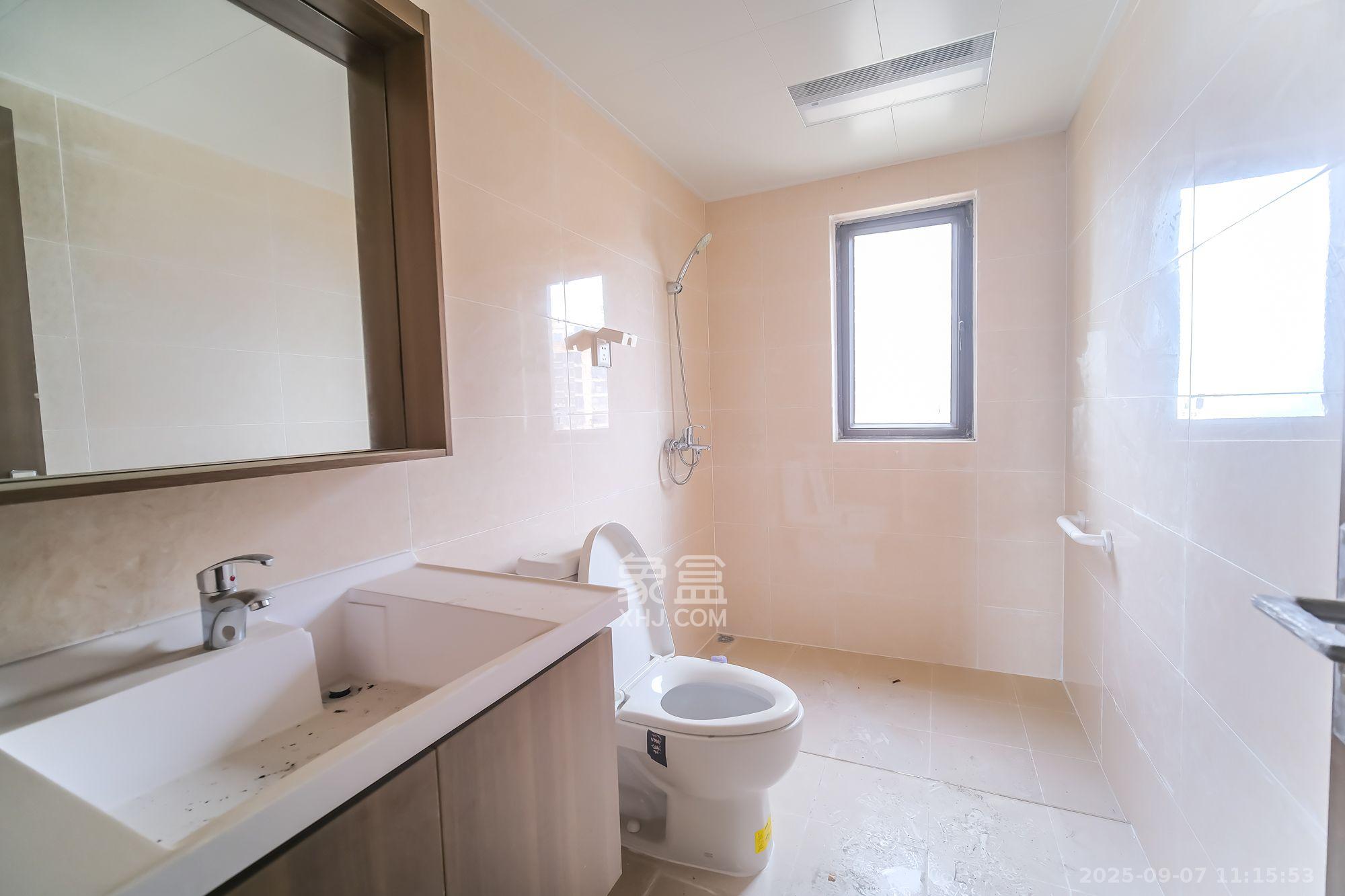 保利香槟国际  5室2厅2卫    2400.0元/月 保利香槟国际  5室2厅2卫    2400.0元/月室内图